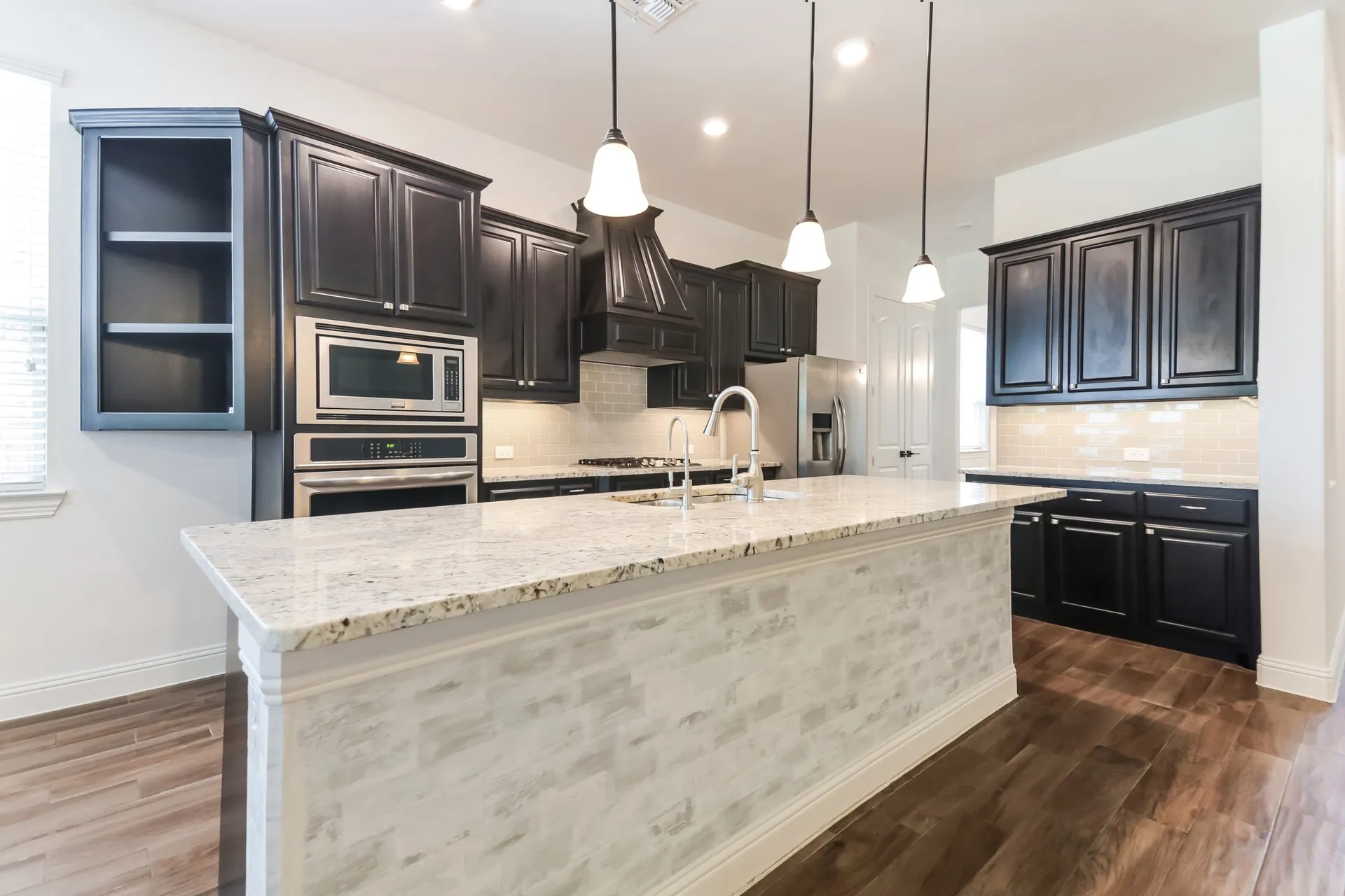 Single Family Residence For Sale in Collin County , 10812 Marble Falls Place, Mc Kinney, Texas 75071, 4 Bedroom, 4 Bathroom, 3 Garage spaces, 3,749 Sqft, built in 2016, mls#21367879, Real Estate Agent in Mc Kinney, Homes For Sale in Collin county, Homes For Sale in Mc Kinney, Realtor in Mc Kinney Texas, Real Estate Brokerage Independent Realty Texas, Luminita Cordes Realtor