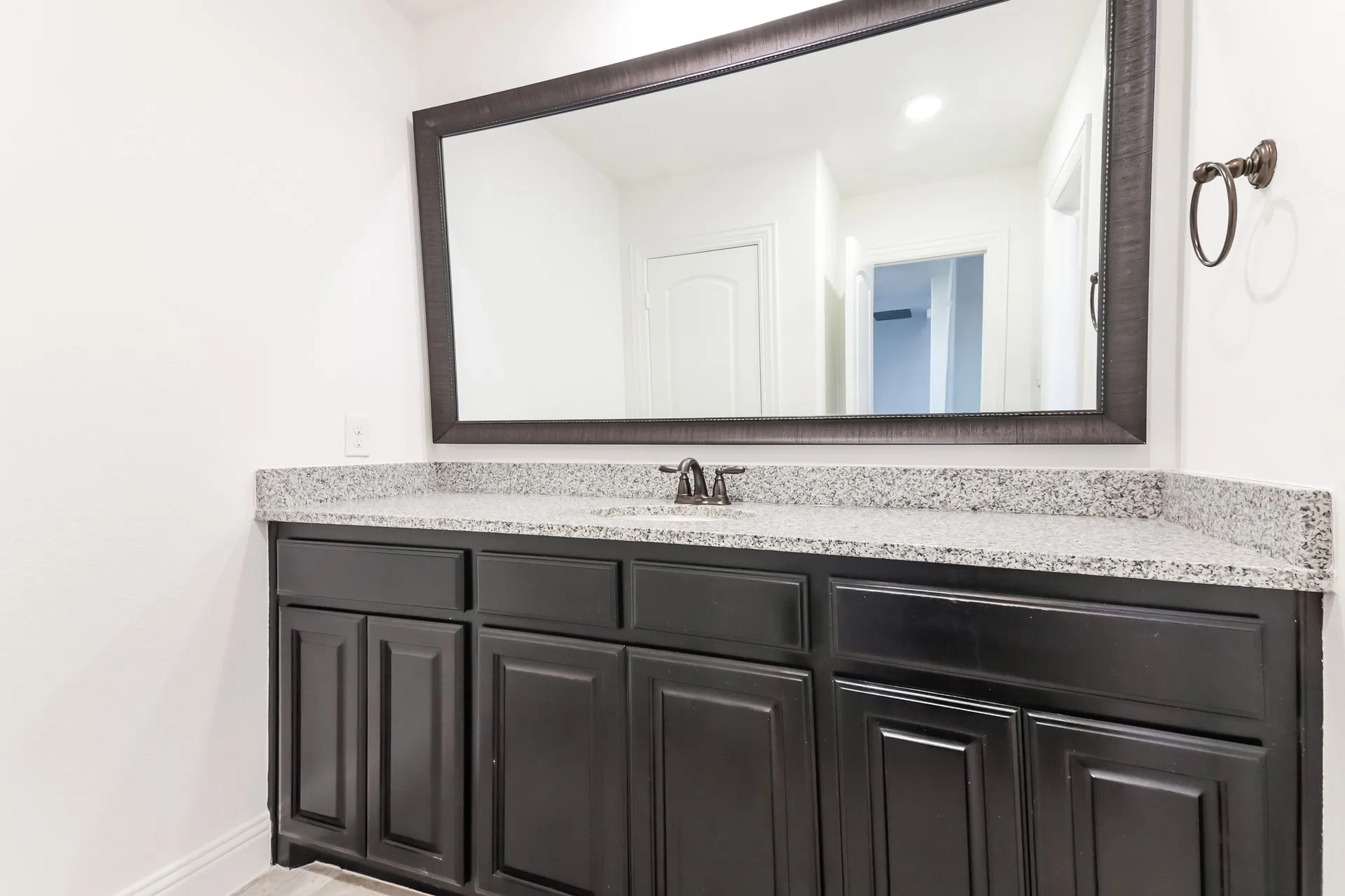 Single Family Residence For Sale in Collin County , 10812 Marble Falls Place, Mc Kinney, Texas 75071, 4 Bedroom, 4 Bathroom, 3 Garage spaces, 3,749 Sqft, built in 2016, mls#21367879, Real Estate Agent in Mc Kinney, Homes For Sale in Collin county, Homes For Sale in Mc Kinney, Realtor in Mc Kinney Texas, Real Estate Brokerage Independent Realty Texas, Luminita Cordes Realtor