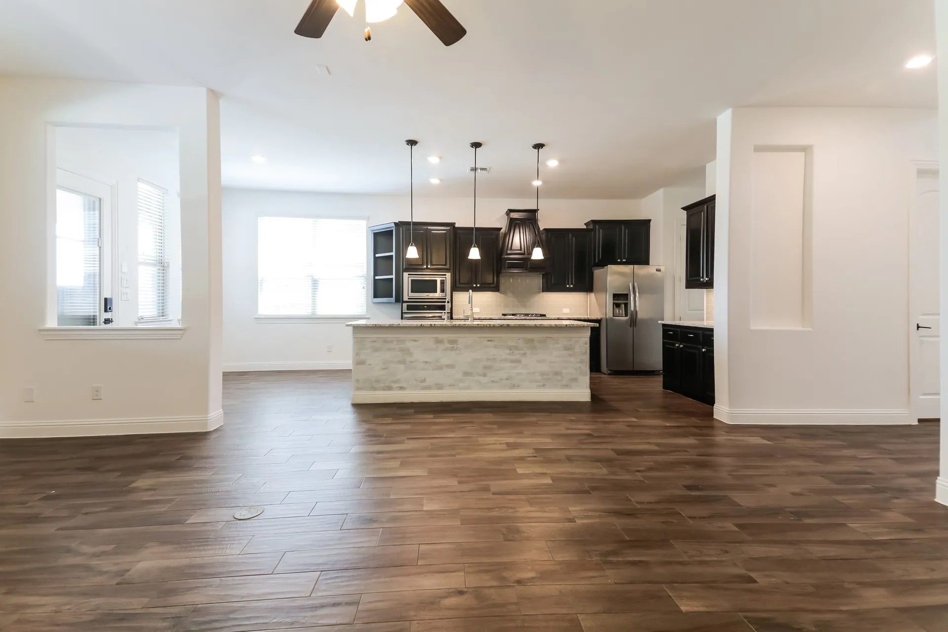 Single Family Residence For Sale in Collin County , 10812 Marble Falls Place, Mc Kinney, Texas 75071, 4 Bedroom, 4 Bathroom, 3 Garage spaces, 3,749 Sqft, built in 2016, mls#21367879, Real Estate Agent in Mc Kinney, Homes For Sale in Collin county, Homes For Sale in Mc Kinney, Realtor in Mc Kinney Texas, Real Estate Brokerage Independent Realty Texas, Luminita Cordes Realtor