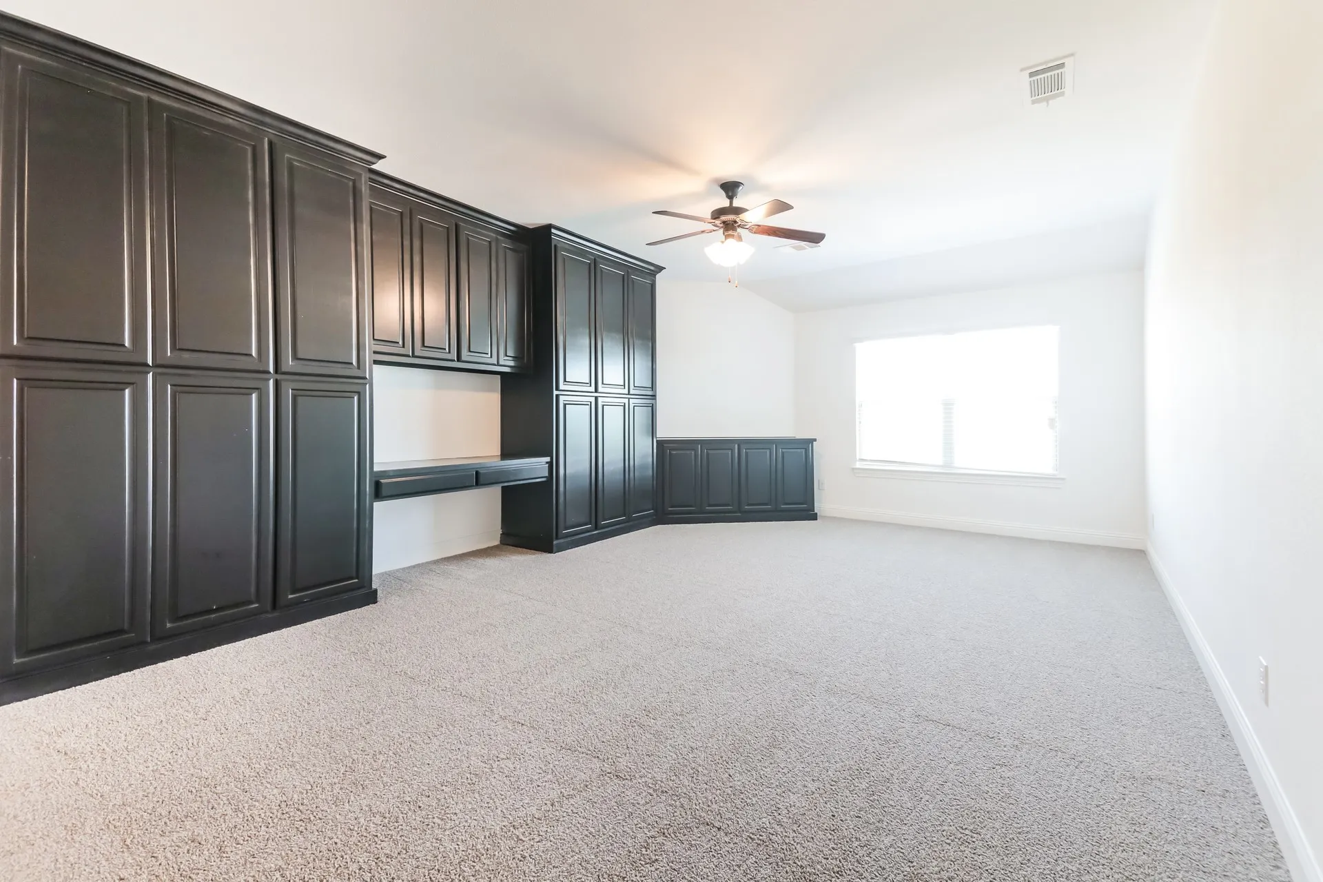 Single Family Residence For Sale in Collin County , 10812 Marble Falls Place, Mc Kinney, Texas 75071, 4 Bedroom, 4 Bathroom, 3 Garage spaces, 3,749 Sqft, built in 2016, mls#21367879, Real Estate Agent in Mc Kinney, Homes For Sale in Collin county, Homes For Sale in Mc Kinney, Realtor in Mc Kinney Texas, Real Estate Brokerage Independent Realty Texas, Luminita Cordes Realtor