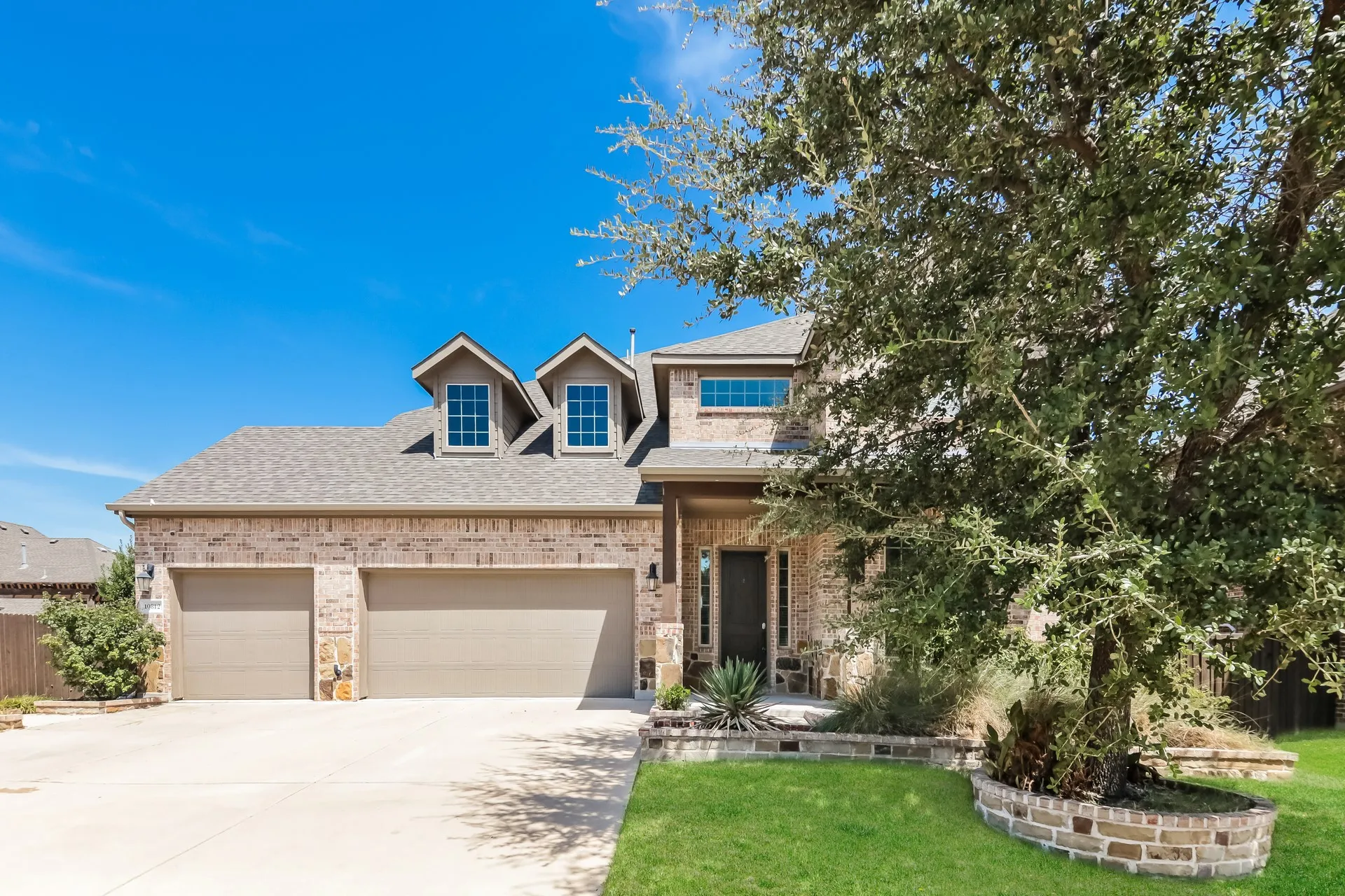 Single Family Residence For Sale in Collin County , 10812 Marble Falls Place, Mc Kinney, Texas 75071, 4 Bedroom, 4 Bathroom, 3 Garage spaces, 3,749 Sqft, built in 2016, mls#21367879, Real Estate Agent in Mc Kinney, Homes For Sale in Collin county, Homes For Sale in Mc Kinney, Realtor in Mc Kinney Texas, Real Estate Brokerage Independent Realty Texas, Luminita Cordes Realtor