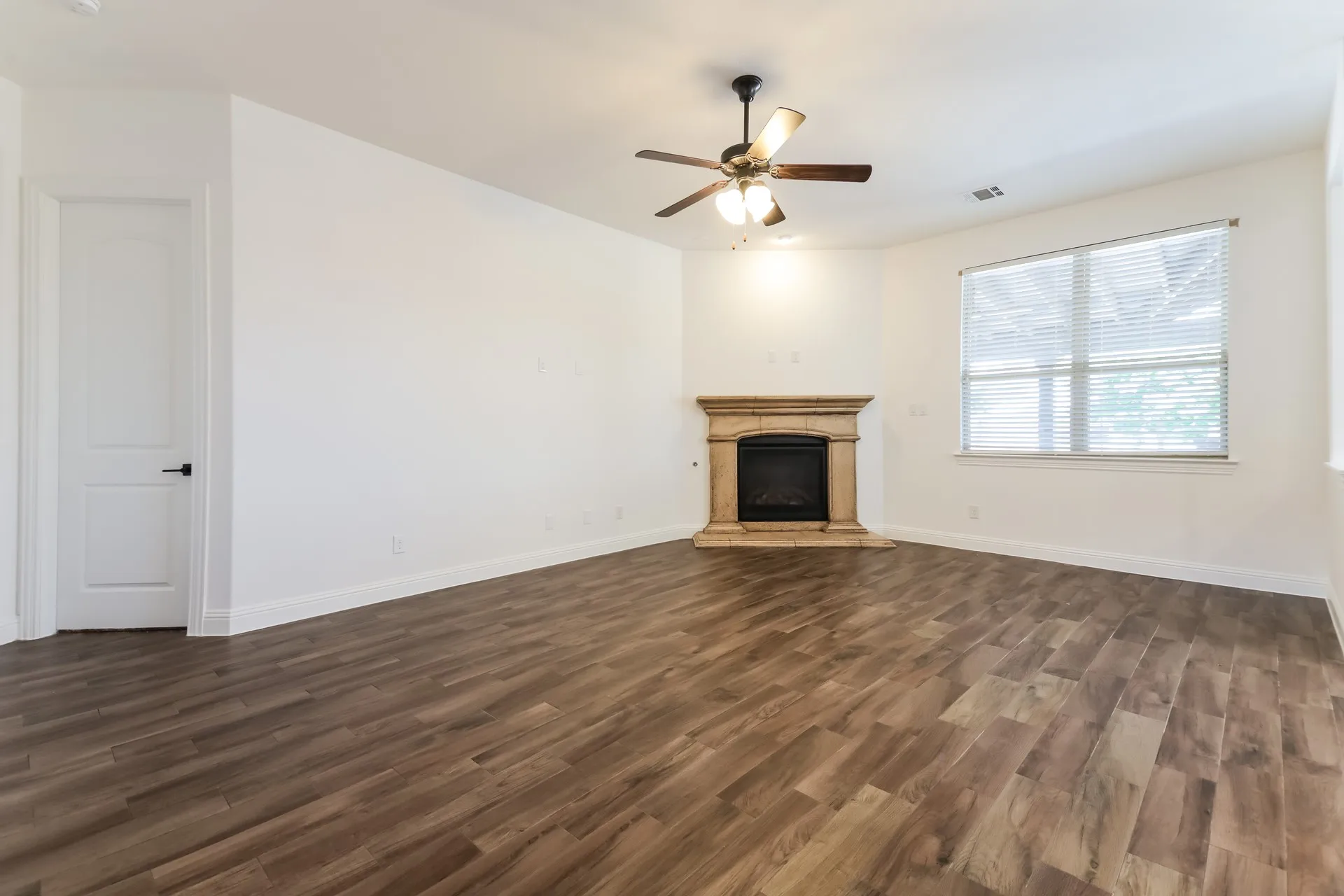 Single Family Residence For Sale in Collin County , 10812 Marble Falls Place, Mc Kinney, Texas 75071, 4 Bedroom, 4 Bathroom, 3 Garage spaces, 3,749 Sqft, built in 2016, mls#21367879, Real Estate Agent in Mc Kinney, Homes For Sale in Collin county, Homes For Sale in Mc Kinney, Realtor in Mc Kinney Texas, Real Estate Brokerage Independent Realty Texas, Luminita Cordes Realtor