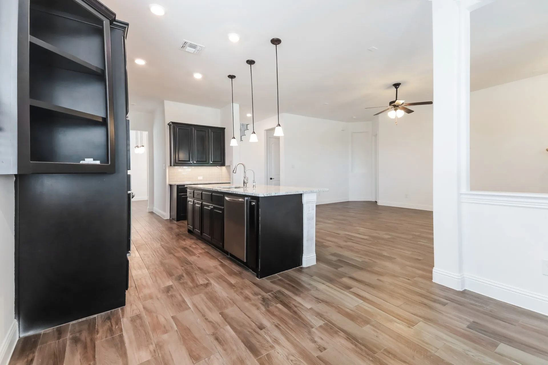 Single Family Residence For Sale in Collin County , 10812 Marble Falls Place, Mc Kinney, Texas 75071, 4 Bedroom, 4 Bathroom, 3 Garage spaces, 3,749 Sqft, built in 2016, mls#21367879, Real Estate Agent in Mc Kinney, Homes For Sale in Collin county, Homes For Sale in Mc Kinney, Realtor in Mc Kinney Texas, Real Estate Brokerage Independent Realty Texas, Luminita Cordes Realtor