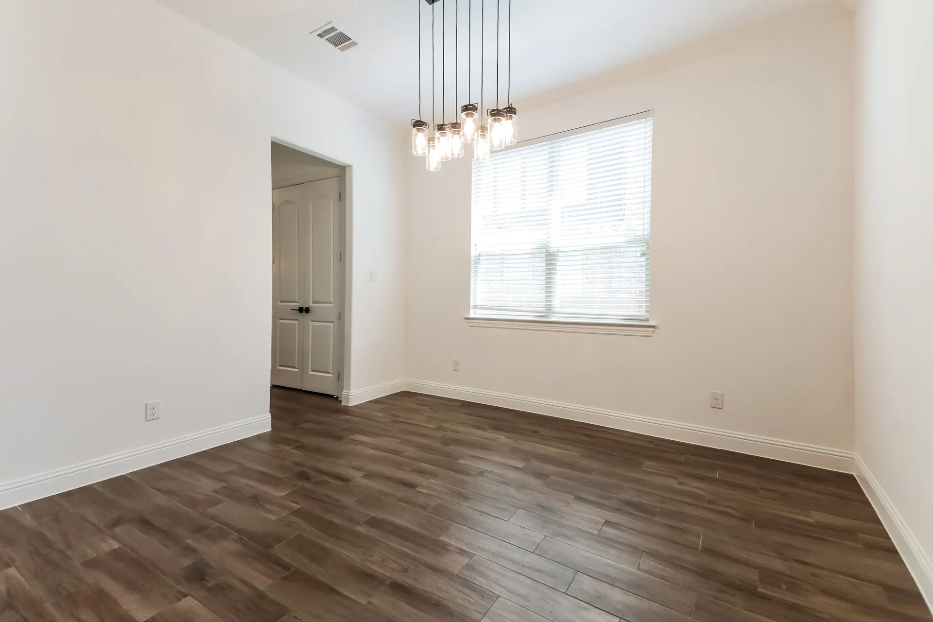 Single Family Residence For Sale in Collin County , 10812 Marble Falls Place, Mc Kinney, Texas 75071, 4 Bedroom, 4 Bathroom, 3 Garage spaces, 3,749 Sqft, built in 2016, mls#21367879, Real Estate Agent in Mc Kinney, Homes For Sale in Collin county, Homes For Sale in Mc Kinney, Realtor in Mc Kinney Texas, Real Estate Brokerage Independent Realty Texas, Luminita Cordes Realtor