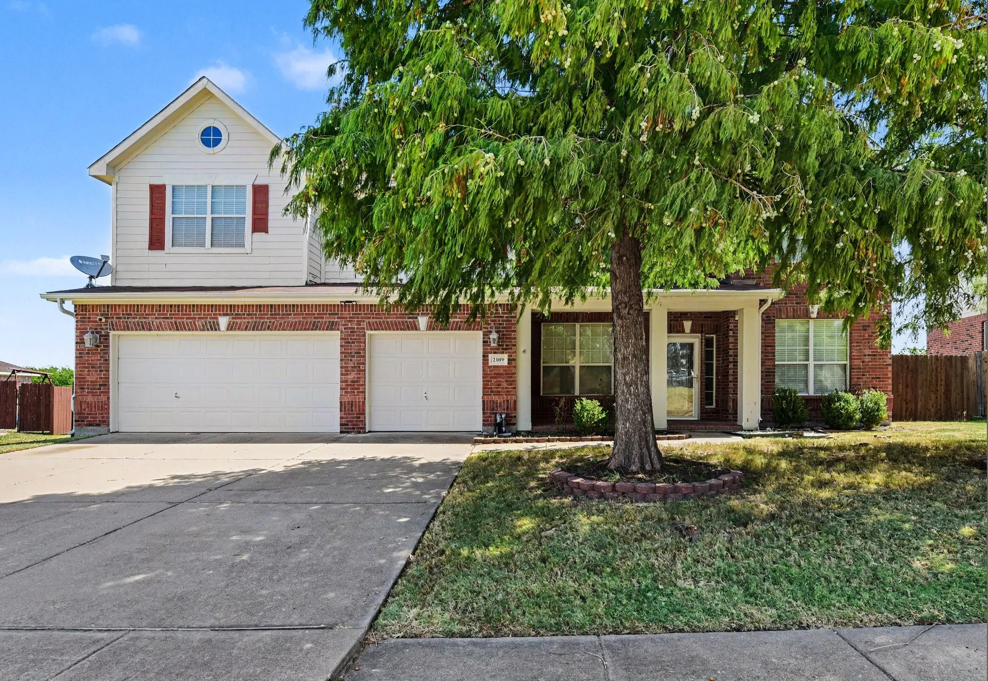 Single Family Residence For Sale in Kaufman County , 2109 Songbird Drive, Forney, Texas 75126, 5 Bedroom, 3 Bathroom, 2 Garage spaces, 4,210 Sqft, built in 2006, mls#21367405, Real Estate Agent in Forney, Homes For Sale in Kaufman county, Homes For Sale in Forney, Realtor in Forney Texas, Real Estate Brokerage Independent Realty Texas, Luminita Cordes Realtor