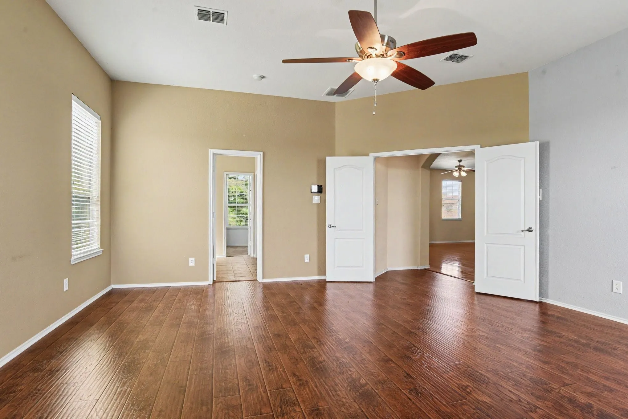 Single Family Residence For Sale in Kaufman County , 2109 Songbird Drive, Forney, Texas 75126, 5 Bedroom, 3 Bathroom, 2 Garage spaces, 4,210 Sqft, built in 2006, mls#21367405, Real Estate Agent in Forney, Homes For Sale in Kaufman county, Homes For Sale in Forney, Realtor in Forney Texas, Real Estate Brokerage Independent Realty Texas, Luminita Cordes Realtor