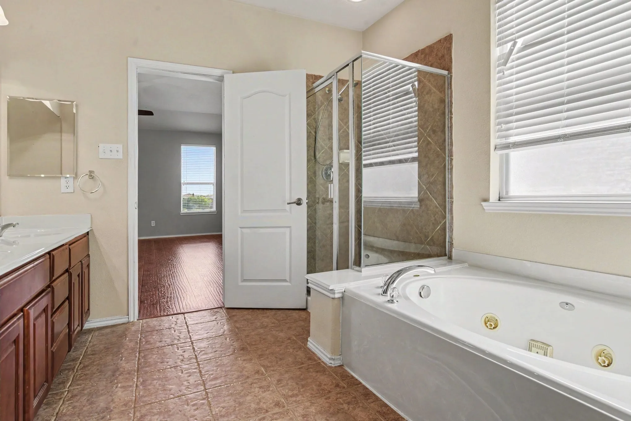 Single Family Residence For Sale in Kaufman County , 2109 Songbird Drive, Forney, Texas 75126, 5 Bedroom, 3 Bathroom, 2 Garage spaces, 4,210 Sqft, built in 2006, mls#21367405, Real Estate Agent in Forney, Homes For Sale in Kaufman county, Homes For Sale in Forney, Realtor in Forney Texas, Real Estate Brokerage Independent Realty Texas, Luminita Cordes Realtor