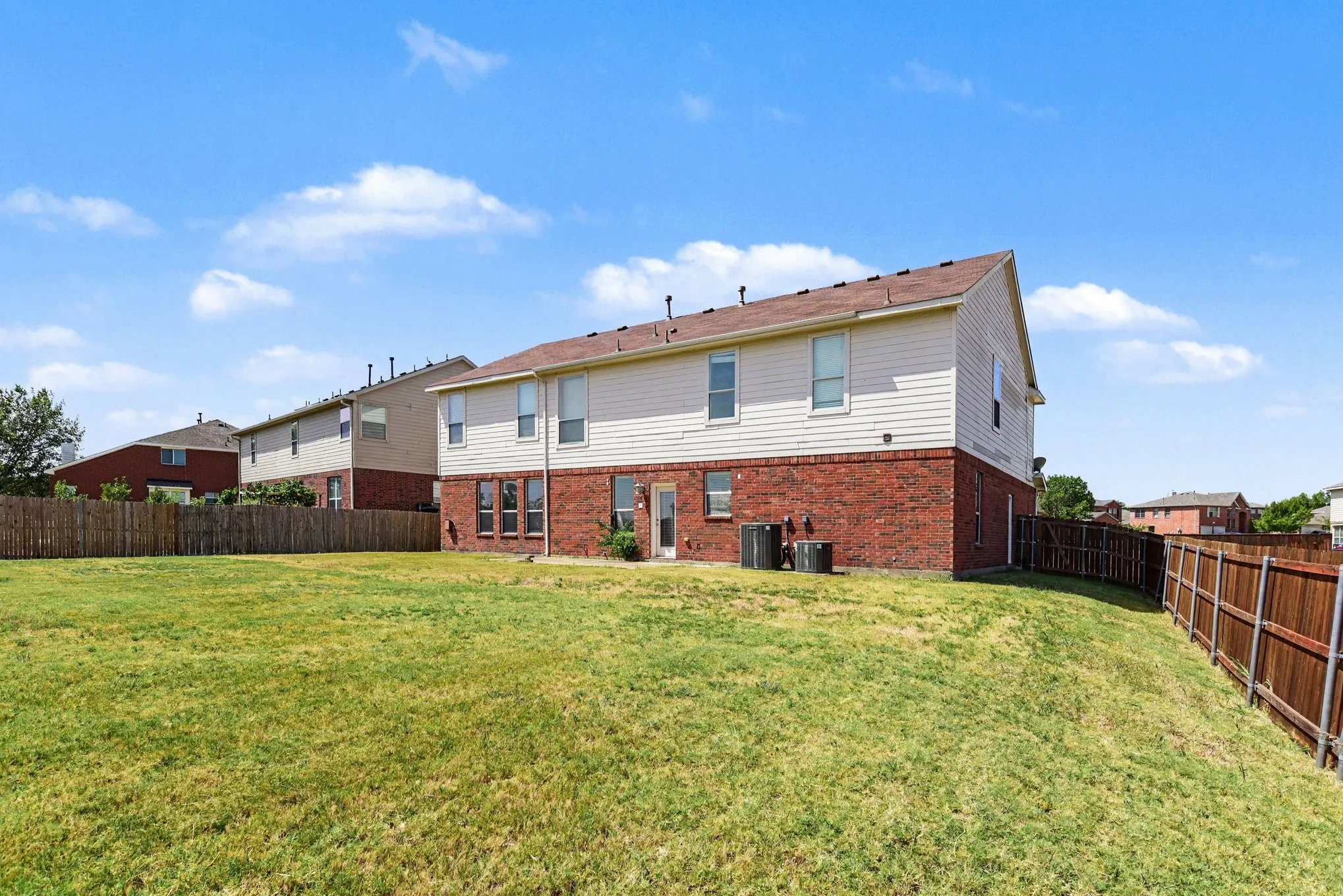 Single Family Residence For Sale in Kaufman County , 2109 Songbird Drive, Forney, Texas 75126, 5 Bedroom, 3 Bathroom, 2 Garage spaces, 4,210 Sqft, built in 2006, mls#21367405, Real Estate Agent in Forney, Homes For Sale in Kaufman county, Homes For Sale in Forney, Realtor in Forney Texas, Real Estate Brokerage Independent Realty Texas, Luminita Cordes Realtor