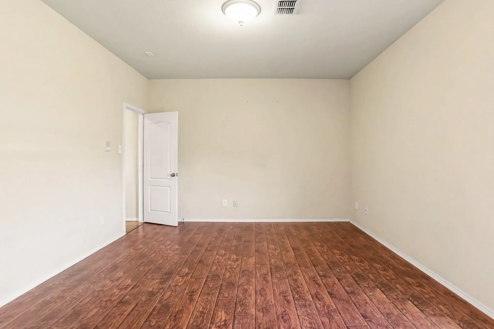 Single Family Residence For Sale in Kaufman County , 2109 Songbird Drive, Forney, Texas 75126, 5 Bedroom, 3 Bathroom, 2 Garage spaces, 4,210 Sqft, built in 2006, mls#21367405, Real Estate Agent in Forney, Homes For Sale in Kaufman county, Homes For Sale in Forney, Realtor in Forney Texas, Real Estate Brokerage Independent Realty Texas, Luminita Cordes Realtor