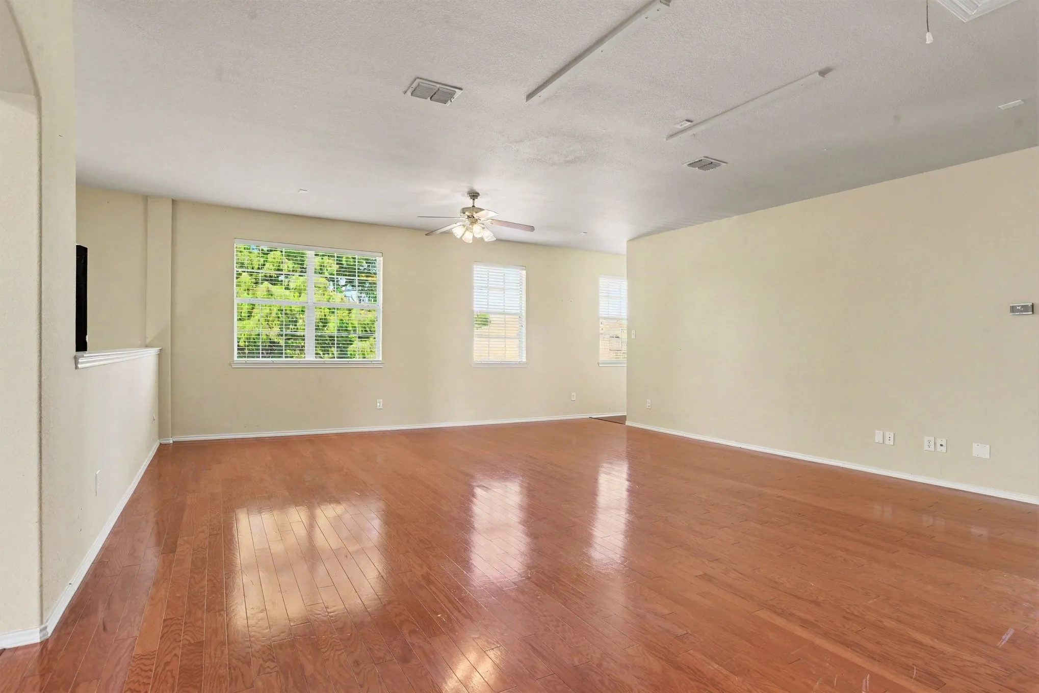 Single Family Residence For Sale in Kaufman County , 2109 Songbird Drive, Forney, Texas 75126, 5 Bedroom, 3 Bathroom, 2 Garage spaces, 4,210 Sqft, built in 2006, mls#21367405, Real Estate Agent in Forney, Homes For Sale in Kaufman county, Homes For Sale in Forney, Realtor in Forney Texas, Real Estate Brokerage Independent Realty Texas, Luminita Cordes Realtor