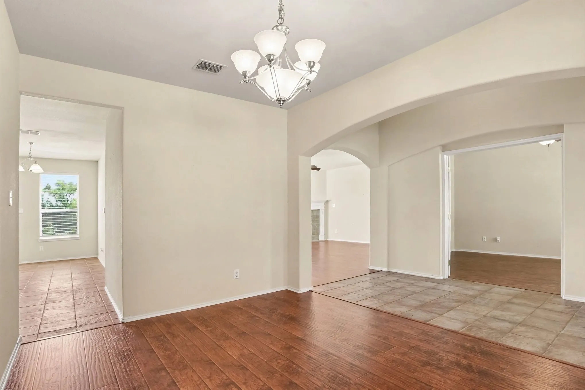 Single Family Residence For Sale in Kaufman County , 2109 Songbird Drive, Forney, Texas 75126, 5 Bedroom, 3 Bathroom, 2 Garage spaces, 4,210 Sqft, built in 2006, mls#21367405, Real Estate Agent in Forney, Homes For Sale in Kaufman county, Homes For Sale in Forney, Realtor in Forney Texas, Real Estate Brokerage Independent Realty Texas, Luminita Cordes Realtor
