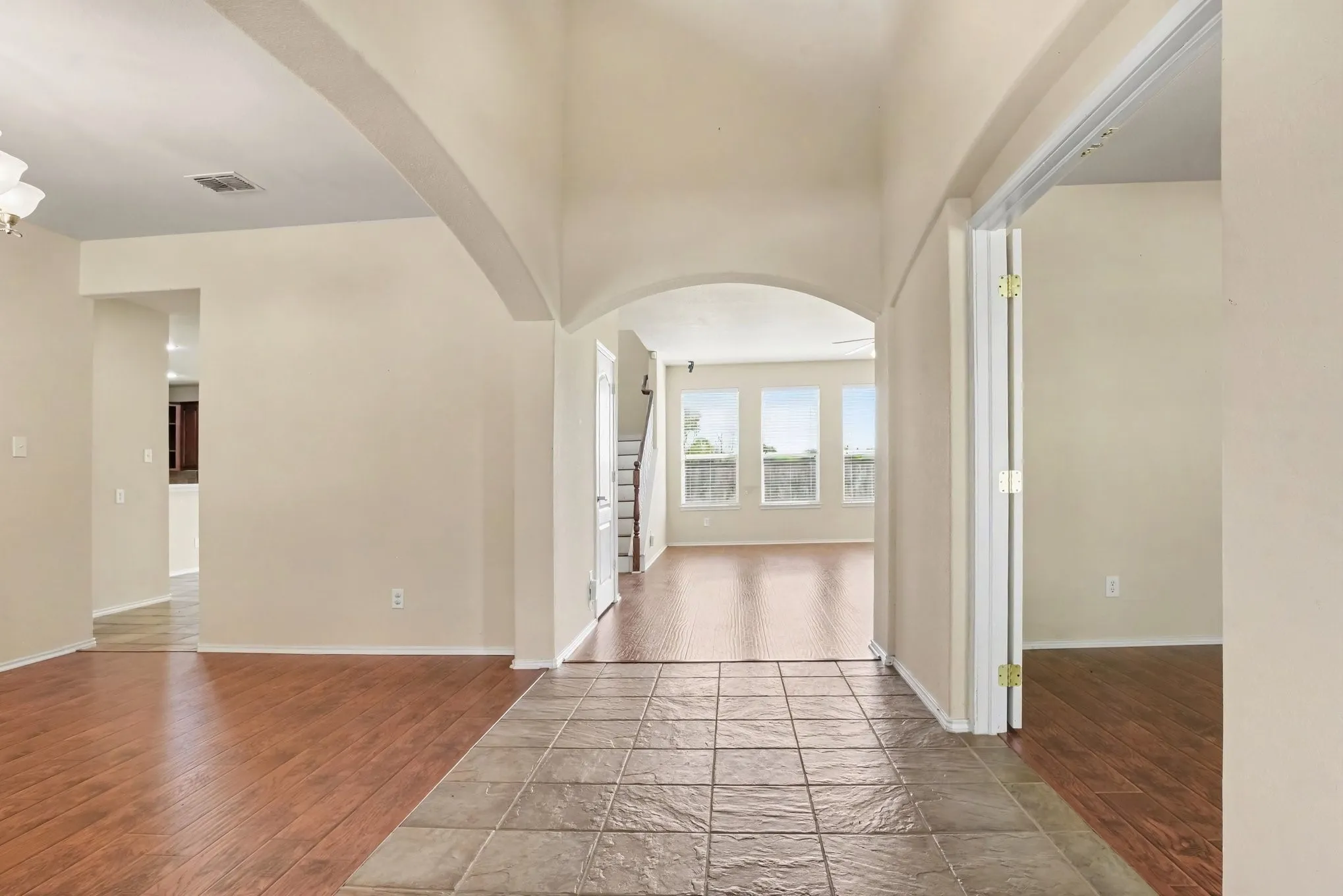 Single Family Residence For Sale in Kaufman County , 2109 Songbird Drive, Forney, Texas 75126, 5 Bedroom, 3 Bathroom, 2 Garage spaces, 4,210 Sqft, built in 2006, mls#21367405, Real Estate Agent in Forney, Homes For Sale in Kaufman county, Homes For Sale in Forney, Realtor in Forney Texas, Real Estate Brokerage Independent Realty Texas, Luminita Cordes Realtor