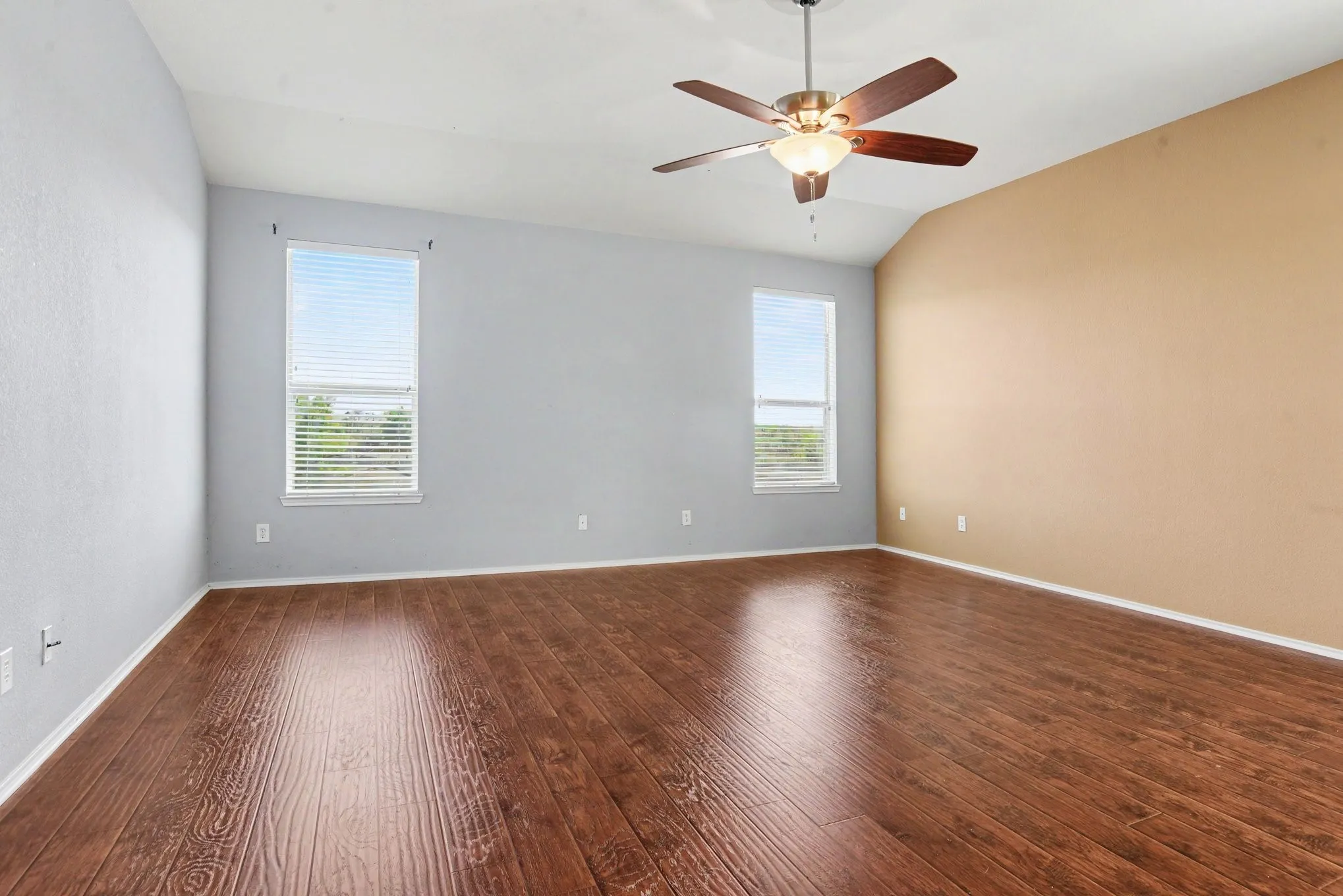 Single Family Residence For Sale in Kaufman County , 2109 Songbird Drive, Forney, Texas 75126, 5 Bedroom, 3 Bathroom, 2 Garage spaces, 4,210 Sqft, built in 2006, mls#21367405, Real Estate Agent in Forney, Homes For Sale in Kaufman county, Homes For Sale in Forney, Realtor in Forney Texas, Real Estate Brokerage Independent Realty Texas, Luminita Cordes Realtor
