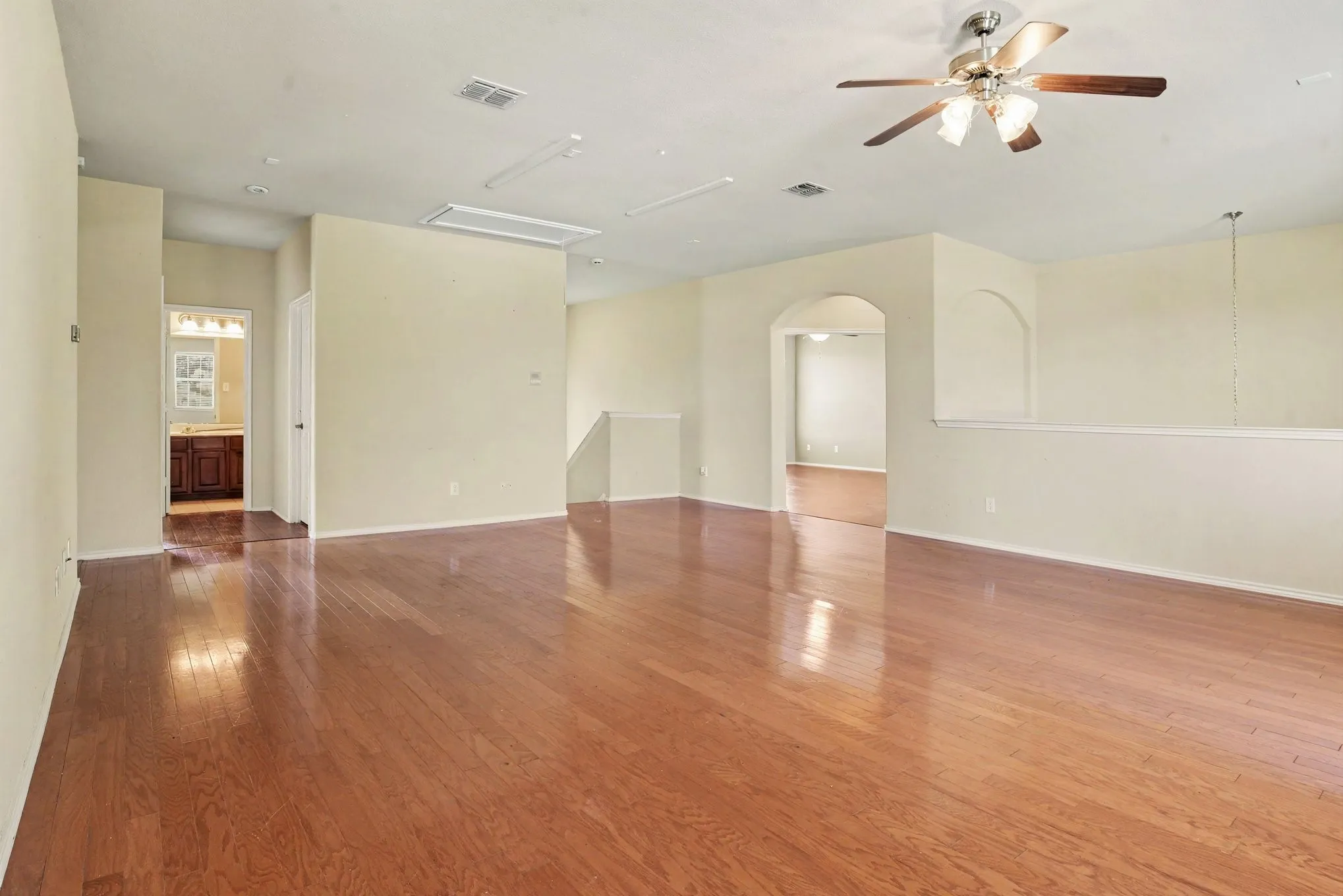 Single Family Residence For Sale in Kaufman County , 2109 Songbird Drive, Forney, Texas 75126, 5 Bedroom, 3 Bathroom, 2 Garage spaces, 4,210 Sqft, built in 2006, mls#21367405, Real Estate Agent in Forney, Homes For Sale in Kaufman county, Homes For Sale in Forney, Realtor in Forney Texas, Real Estate Brokerage Independent Realty Texas, Luminita Cordes Realtor