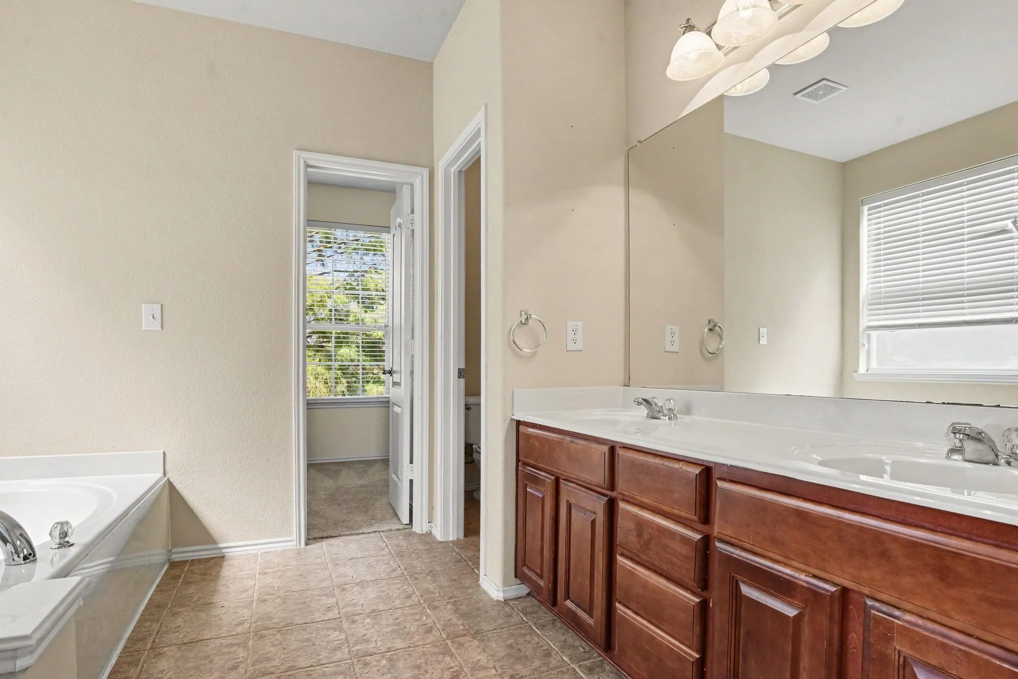 Single Family Residence For Sale in Kaufman County , 2109 Songbird Drive, Forney, Texas 75126, 5 Bedroom, 3 Bathroom, 2 Garage spaces, 4,210 Sqft, built in 2006, mls#21367405, Real Estate Agent in Forney, Homes For Sale in Kaufman county, Homes For Sale in Forney, Realtor in Forney Texas, Real Estate Brokerage Independent Realty Texas, Luminita Cordes Realtor