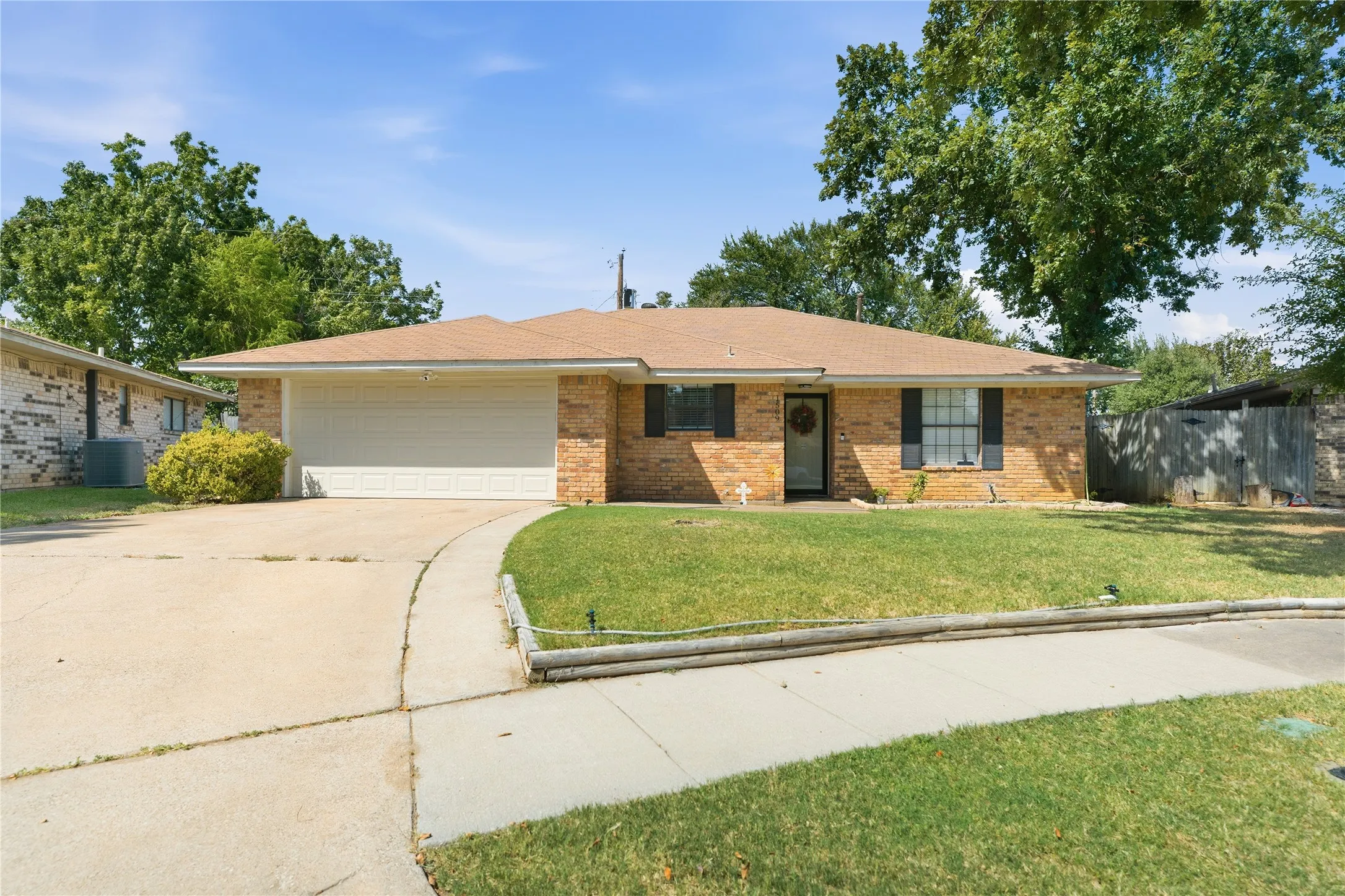 Single Family Residence For Sale in Dallas County , 1509 Parma Court, Irving, Texas 75060, 3 Bedroom, 2 Bathroom, 2 Garage spaces, 1,475 Sqft, built in 1977, mls#21367882, Real Estate Agent in Irving, Homes For Sale in Dallas county, Homes For Sale in Irving, Realtor in Irving Texas, Real Estate Brokerage Independent Realty Texas, Luminita Cordes Realtor