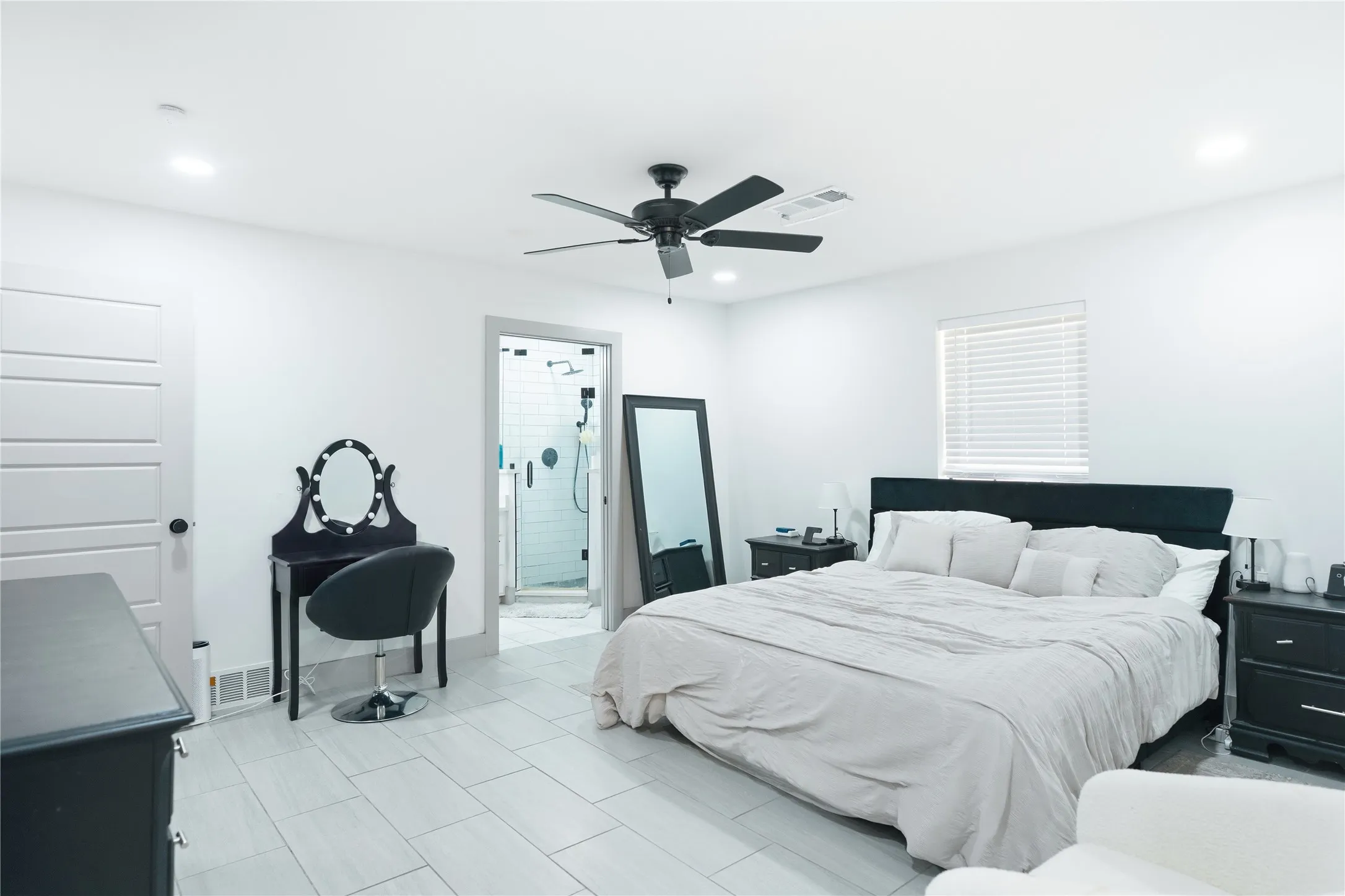 Single Family Residence For Sale in Dallas County , 1509 Parma Court, Irving, Texas 75060, 3 Bedroom, 2 Bathroom, 2 Garage spaces, 1,475 Sqft, built in 1977, mls#21367882, Real Estate Agent in Irving, Homes For Sale in Dallas county, Homes For Sale in Irving, Realtor in Irving Texas, Real Estate Brokerage Independent Realty Texas, Luminita Cordes Realtor