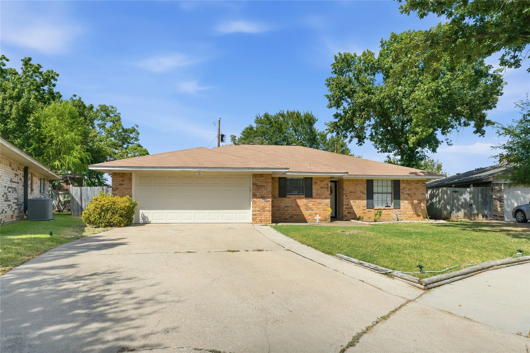 Single Family Residence For Sale in Dallas County , 1509 Parma Court, Irving, Texas 75060, 3 Bedroom, 2 Bathroom, 2 Garage spaces, 1,475 Sqft, built in 1977, mls#21367882, Real Estate Agent in Irving, Homes For Sale in Dallas county, Homes For Sale in Irving, Realtor in Irving Texas, Real Estate Brokerage Independent Realty Texas, Luminita Cordes Realtor