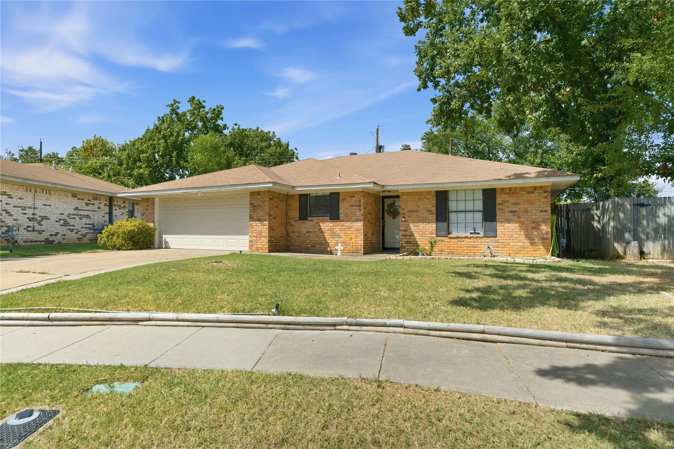 Single Family Residence For Sale in Dallas County , 1509 Parma Court, Irving, Texas 75060, 3 Bedroom, 2 Bathroom, 2 Garage spaces, 1,475 Sqft, built in 1977, mls#21367882, Real Estate Agent in Irving, Homes For Sale in Dallas county, Homes For Sale in Irving, Realtor in Irving Texas, Real Estate Brokerage Independent Realty Texas, Luminita Cordes Realtor