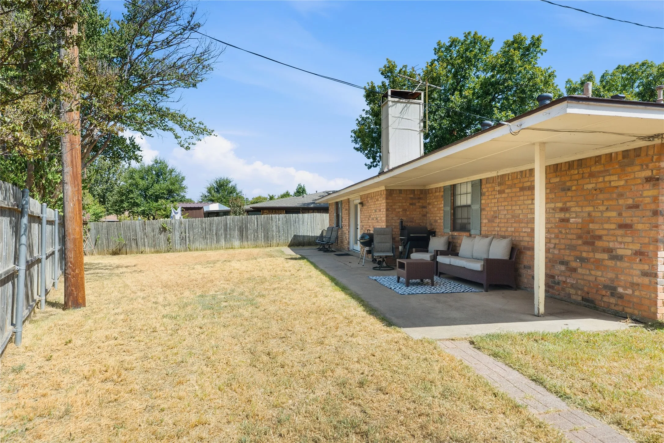 Single Family Residence For Sale in Dallas County , 1509 Parma Court, Irving, Texas 75060, 3 Bedroom, 2 Bathroom, 2 Garage spaces, 1,475 Sqft, built in 1977, mls#21367882, Real Estate Agent in Irving, Homes For Sale in Dallas county, Homes For Sale in Irving, Realtor in Irving Texas, Real Estate Brokerage Independent Realty Texas, Luminita Cordes Realtor