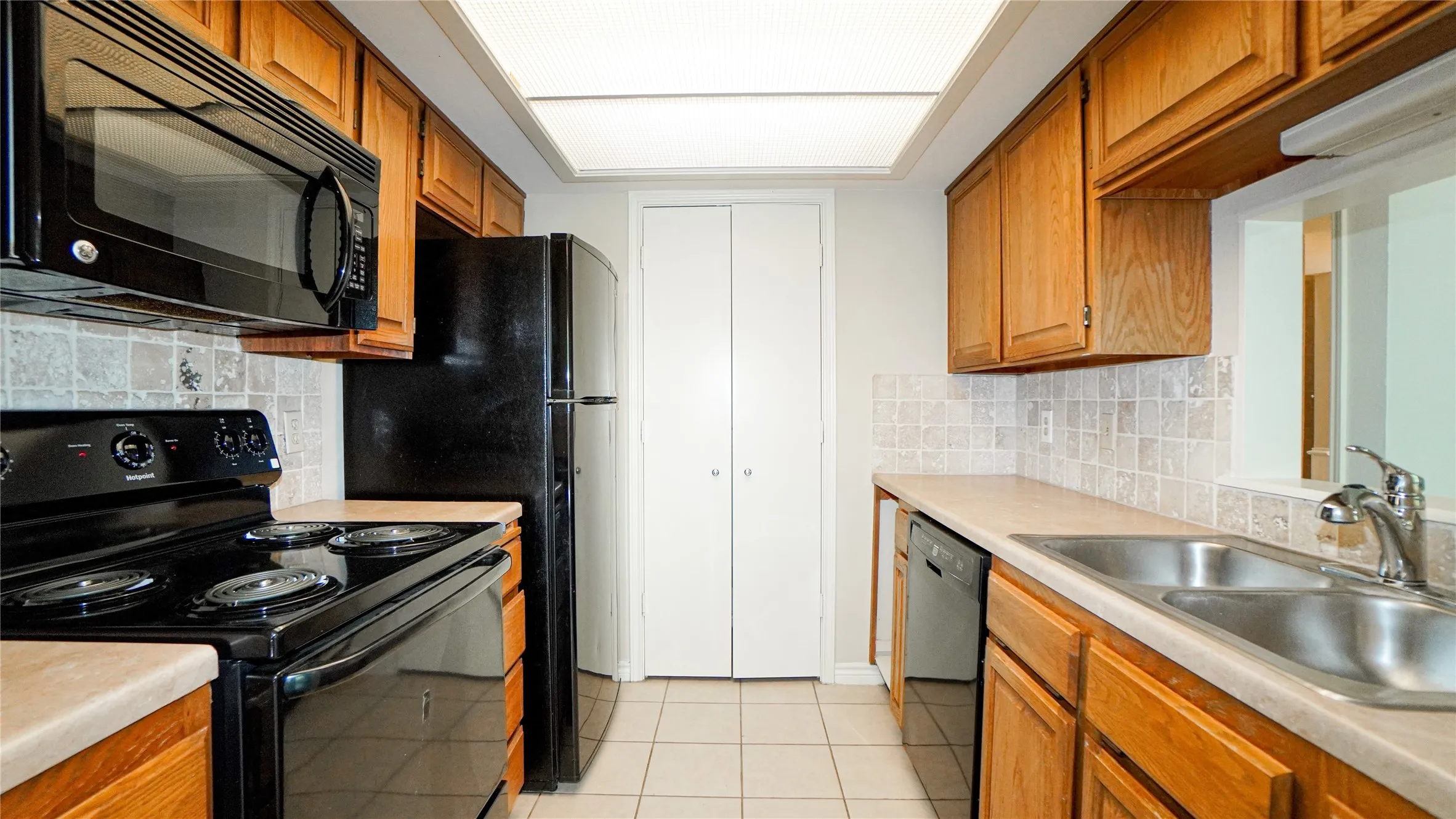 Condominium For Rent in Rockwall County , 1220 Signal Ridge Place, Rockwall, Texas 75032, 2 Bedroom, 2 Bathroom, Garage spaces, 1,148 Sqft, built in 1985, mls#21365278, Real Estate Agent in Rockwall, Homes For Rent in Rockwall county, Homes For Rent in Rockwall, Realtor in Rockwall Texas, Real Estate Brokerage Independent Realty Texas, Luminita Cordes Realtor