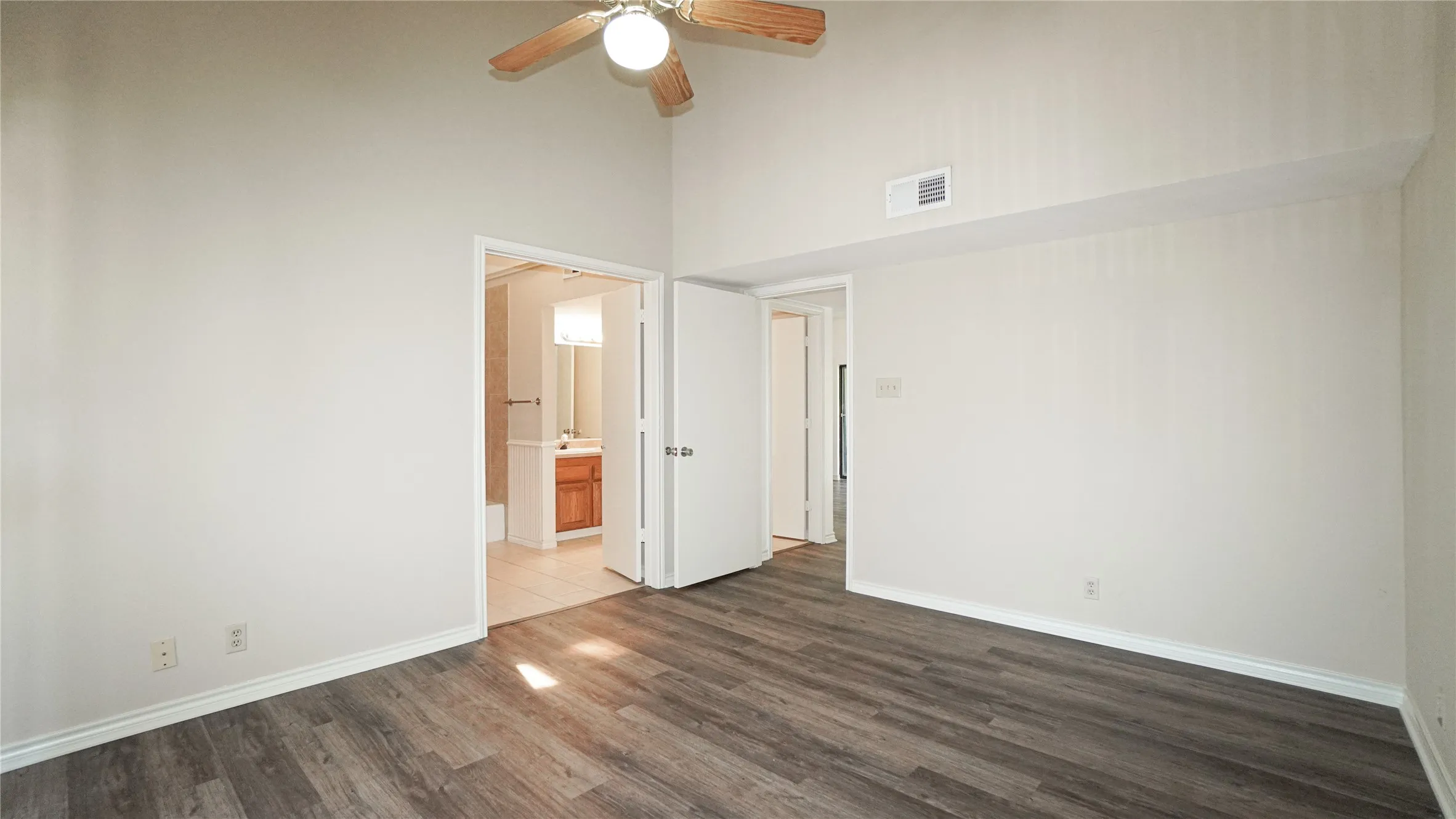 Condominium For Rent in Rockwall County , 1220 Signal Ridge Place, Rockwall, Texas 75032, 2 Bedroom, 2 Bathroom, Garage spaces, 1,148 Sqft, built in 1985, mls#21365278, Real Estate Agent in Rockwall, Homes For Rent in Rockwall county, Homes For Rent in Rockwall, Realtor in Rockwall Texas, Real Estate Brokerage Independent Realty Texas, Luminita Cordes Realtor