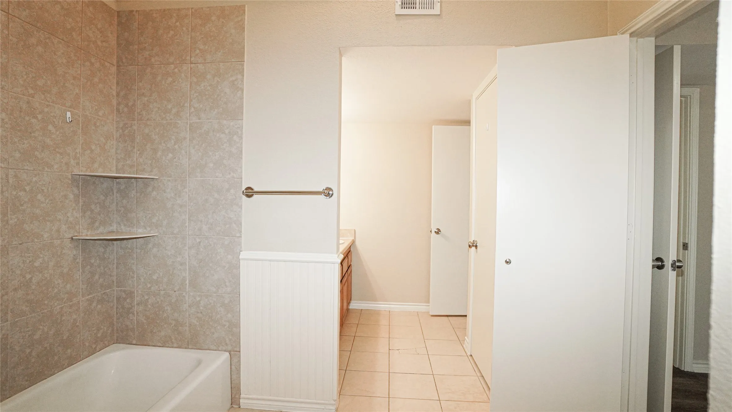 Condominium For Rent in Rockwall County , 1220 Signal Ridge Place, Rockwall, Texas 75032, 2 Bedroom, 2 Bathroom, Garage spaces, 1,148 Sqft, built in 1985, mls#21365278, Real Estate Agent in Rockwall, Homes For Rent in Rockwall county, Homes For Rent in Rockwall, Realtor in Rockwall Texas, Real Estate Brokerage Independent Realty Texas, Luminita Cordes Realtor