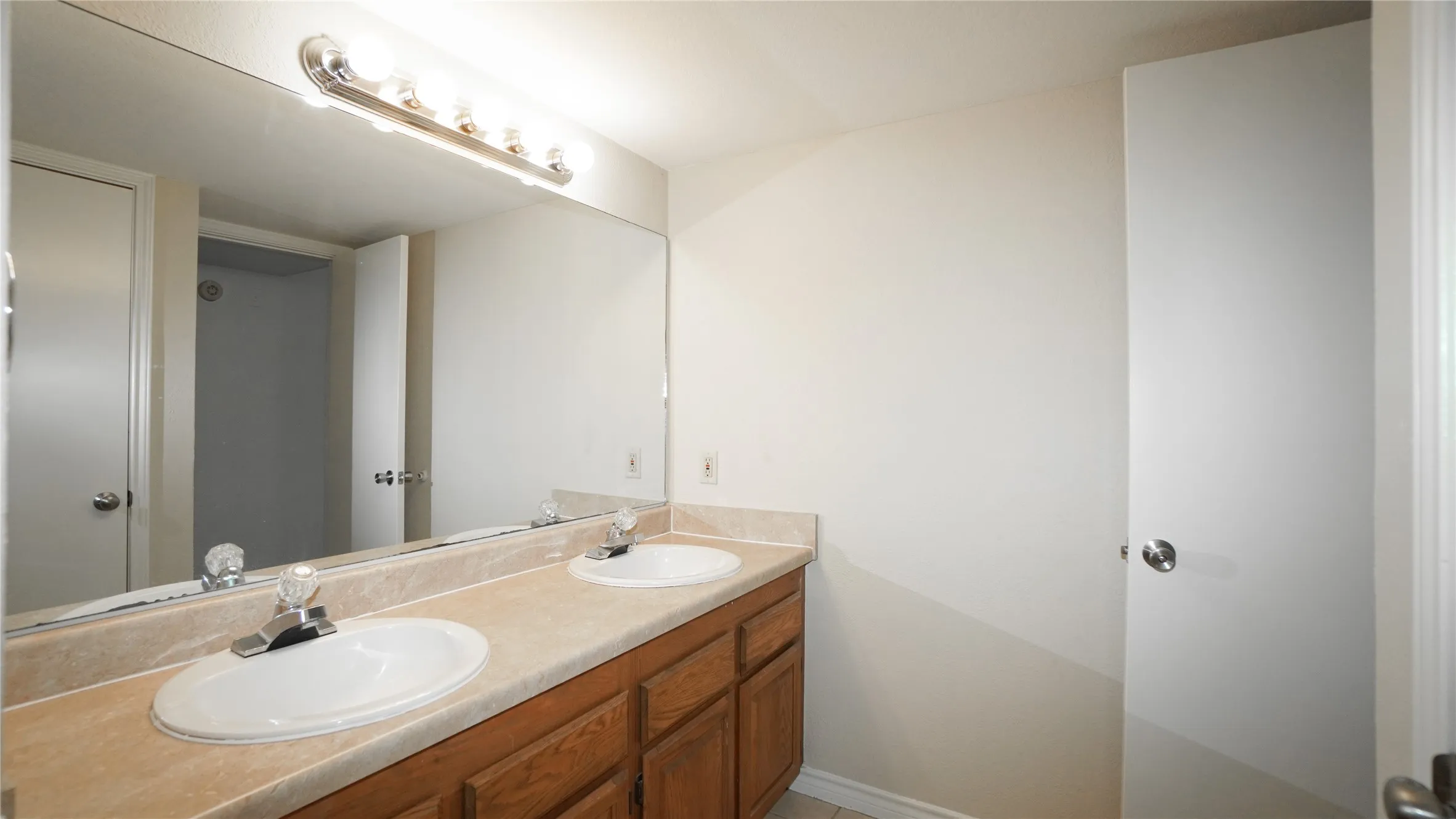 Condominium For Rent in Rockwall County , 1220 Signal Ridge Place, Rockwall, Texas 75032, 2 Bedroom, 2 Bathroom, Garage spaces, 1,148 Sqft, built in 1985, mls#21365278, Real Estate Agent in Rockwall, Homes For Rent in Rockwall county, Homes For Rent in Rockwall, Realtor in Rockwall Texas, Real Estate Brokerage Independent Realty Texas, Luminita Cordes Realtor