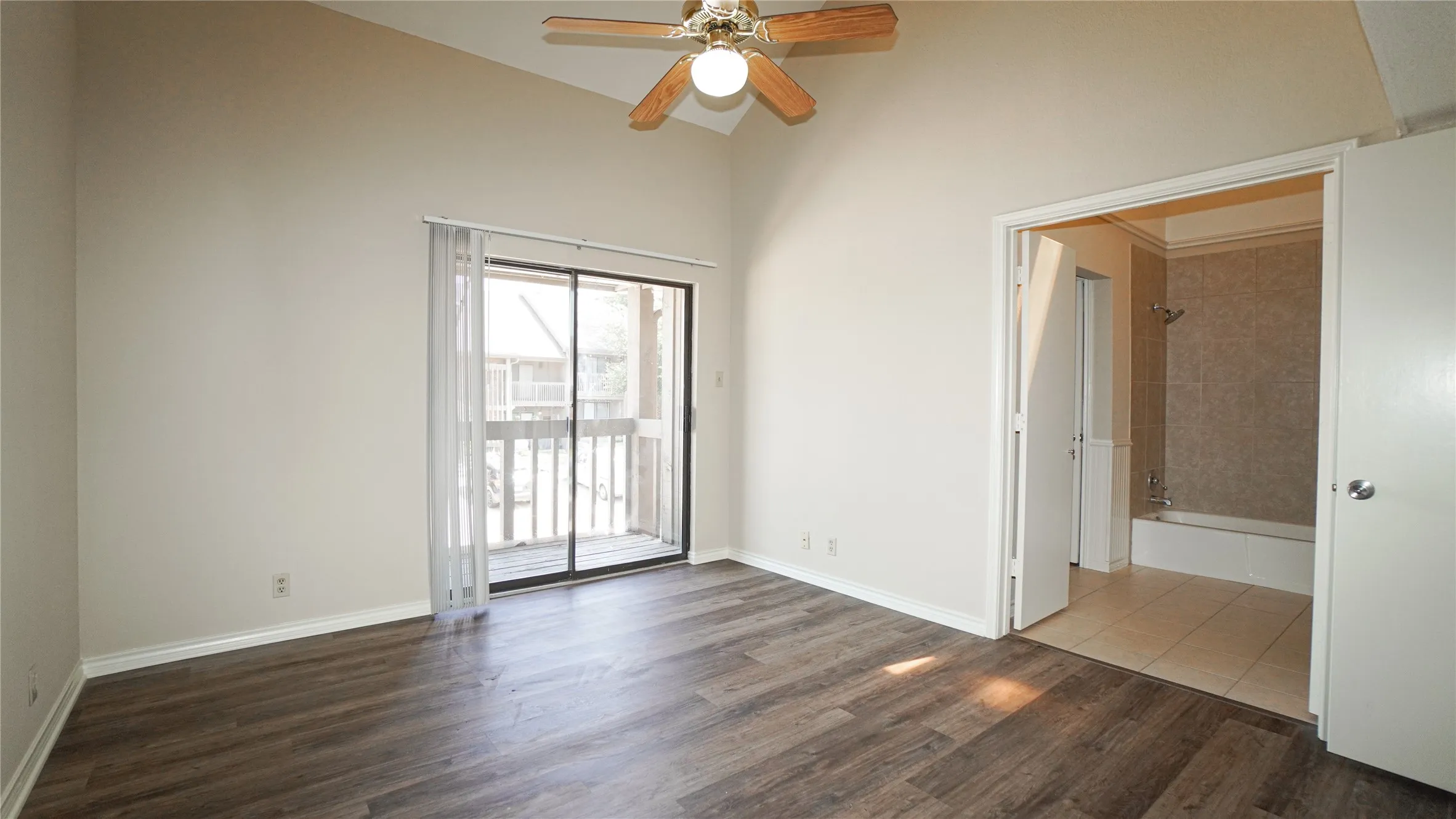 Condominium For Rent in Rockwall County , 1220 Signal Ridge Place, Rockwall, Texas 75032, 2 Bedroom, 2 Bathroom, Garage spaces, 1,148 Sqft, built in 1985, mls#21365278, Real Estate Agent in Rockwall, Homes For Rent in Rockwall county, Homes For Rent in Rockwall, Realtor in Rockwall Texas, Real Estate Brokerage Independent Realty Texas, Luminita Cordes Realtor