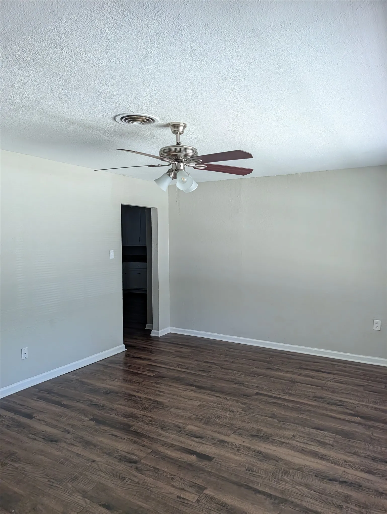 Single Family Residence For Rent in Tarrant County , 512 Judd, White Settlement, Texas 76108, 3 Bedroom, 2 Bathroom, 1 Garage spaces, 1,182 Sqft, built in 1959, mls#21367907, Real Estate Agent in White Settlement, Homes For Rent in Tarrant county, Homes For Rent in White Settlement, Realtor in White Settlement Texas, Real Estate Brokerage Independent Realty Texas, Luminita Cordes Realtor