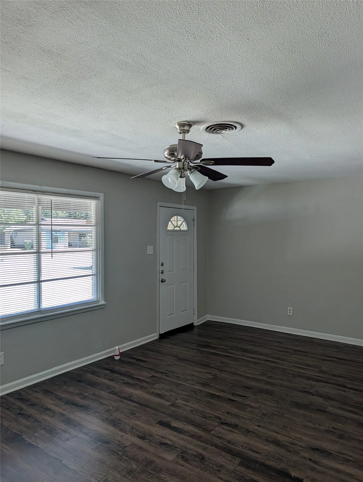 Single Family Residence For Rent in Tarrant County , 512 Judd, White Settlement, Texas 76108, 3 Bedroom, 2 Bathroom, 1 Garage spaces, 1,182 Sqft, built in 1959, mls#21367907, Real Estate Agent in White Settlement, Homes For Rent in Tarrant county, Homes For Rent in White Settlement, Realtor in White Settlement Texas, Real Estate Brokerage Independent Realty Texas, Luminita Cordes Realtor