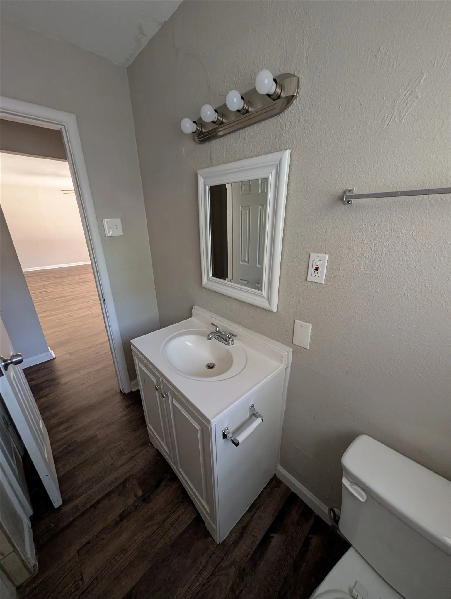 Single Family Residence For Rent in Tarrant County , 512 Judd, White Settlement, Texas 76108, 3 Bedroom, 2 Bathroom, 1 Garage spaces, 1,182 Sqft, built in 1959, mls#21367907, Real Estate Agent in White Settlement, Homes For Rent in Tarrant county, Homes For Rent in White Settlement, Realtor in White Settlement Texas, Real Estate Brokerage Independent Realty Texas, Luminita Cordes Realtor