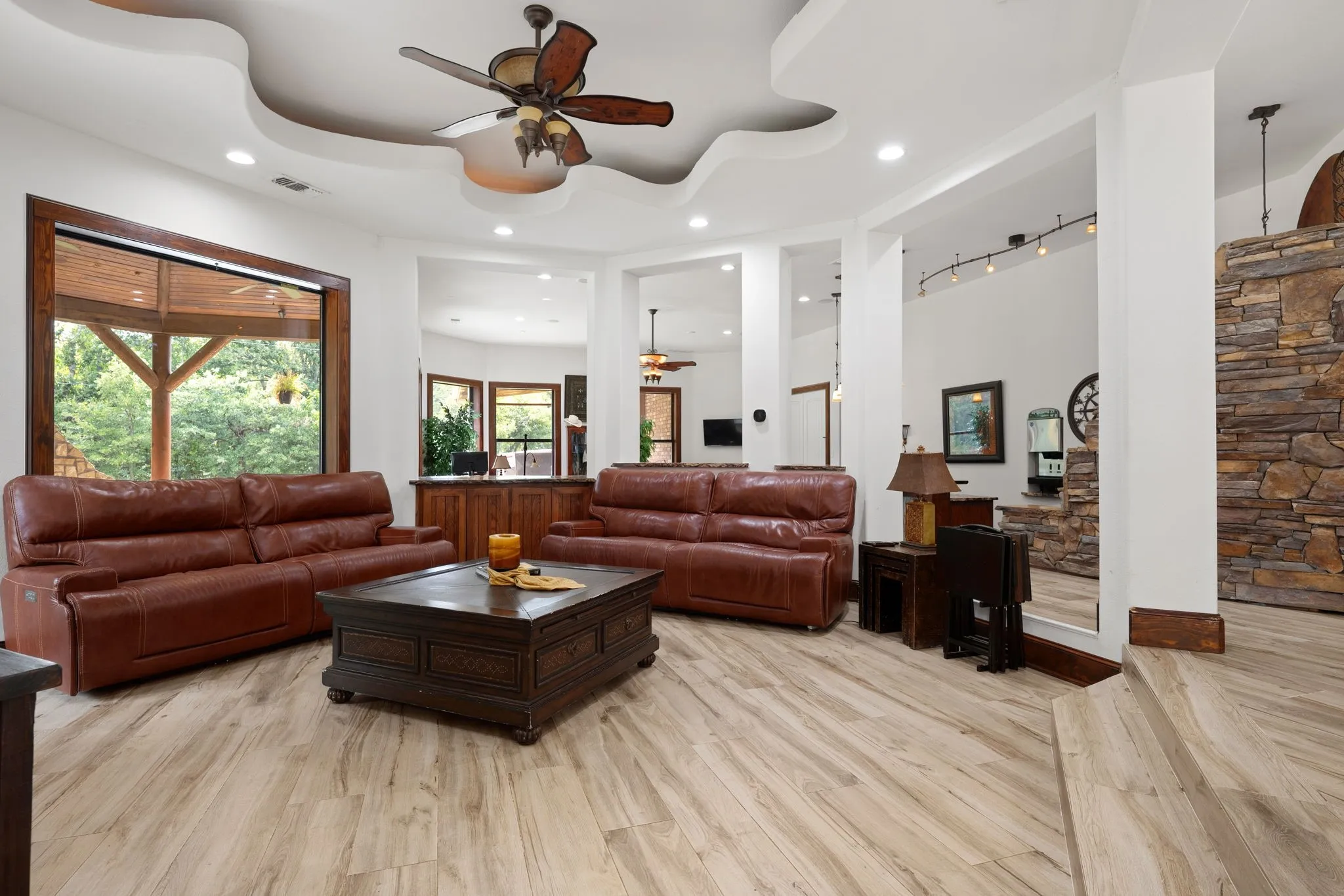 Single Family Residence For Sale in Denton County , 1491 E Hickory Hill Road, Argyle, Texas 76226, 4 Bedroom, 4 Bathroom, 4 Garage spaces, 5,487 Sqft, built in 2007, mls#21365843, Real Estate Agent in Argyle, Homes For Sale in Denton county, Homes For Sale in Argyle, Realtor in Argyle Texas, Real Estate Brokerage Independent Realty Texas, Luminita Cordes Realtor