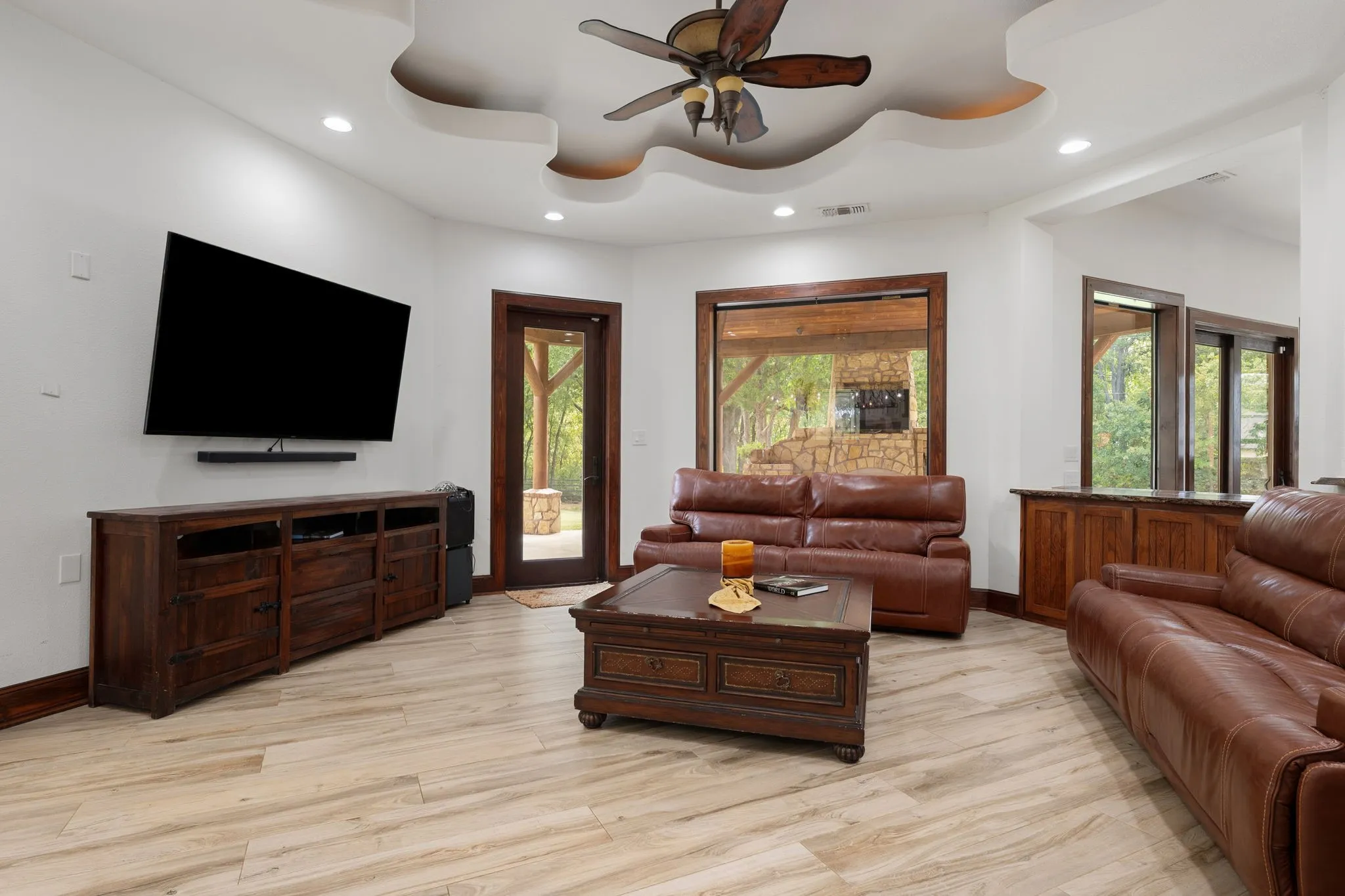 Single Family Residence For Sale in Denton County , 1491 E Hickory Hill Road, Argyle, Texas 76226, 4 Bedroom, 4 Bathroom, 4 Garage spaces, 5,487 Sqft, built in 2007, mls#21365843, Real Estate Agent in Argyle, Homes For Sale in Denton county, Homes For Sale in Argyle, Realtor in Argyle Texas, Real Estate Brokerage Independent Realty Texas, Luminita Cordes Realtor