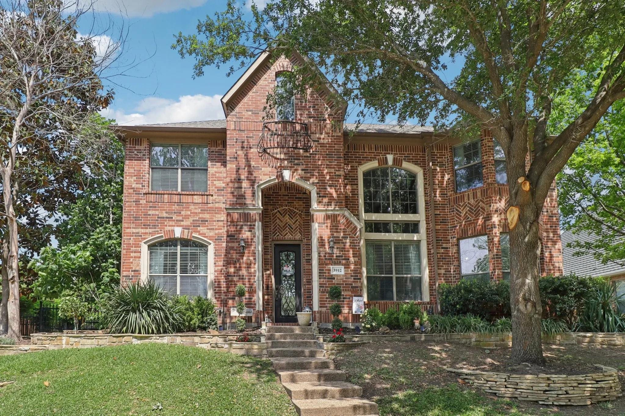 Single Family Residence For Sale in Rockwall County , 3912 Thorndale Lane, Rockwall, Texas 75087, 4 Bedroom, 4 Bathroom, 3 Garage spaces, 4,527 Sqft, built in 2008, mls#21367893, Real Estate Agent in Rockwall, Homes For Sale in Rockwall county, Homes For Sale in Rockwall, Realtor in Rockwall Texas, Real Estate Brokerage Independent Realty Texas, Luminita Cordes Realtor