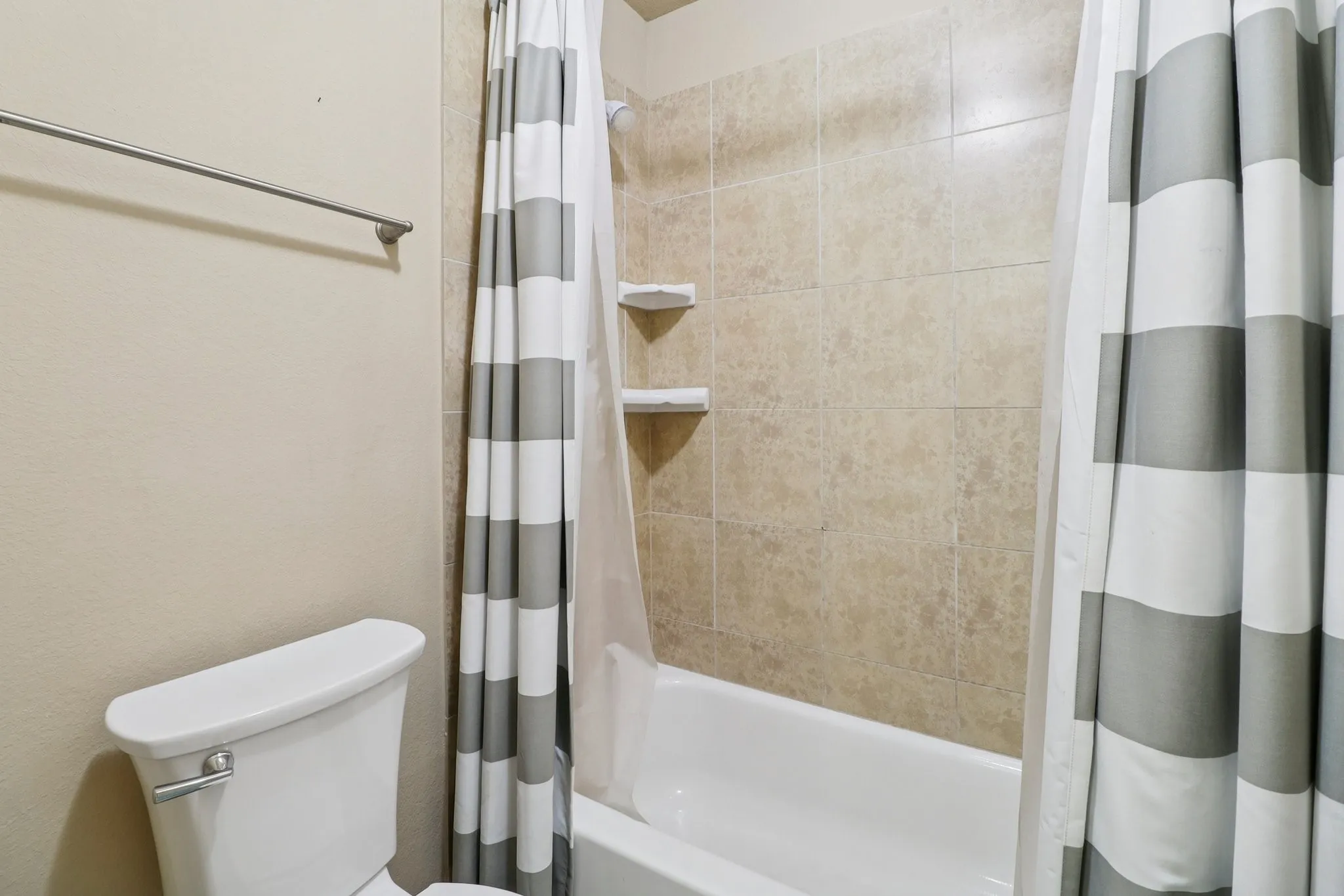 Single Family Residence For Sale in Rockwall County , 3912 Thorndale Lane, Rockwall, Texas 75087, 4 Bedroom, 4 Bathroom, 3 Garage spaces, 4,527 Sqft, built in 2008, mls#21367893, Real Estate Agent in Rockwall, Homes For Sale in Rockwall county, Homes For Sale in Rockwall, Realtor in Rockwall Texas, Real Estate Brokerage Independent Realty Texas, Luminita Cordes Realtor