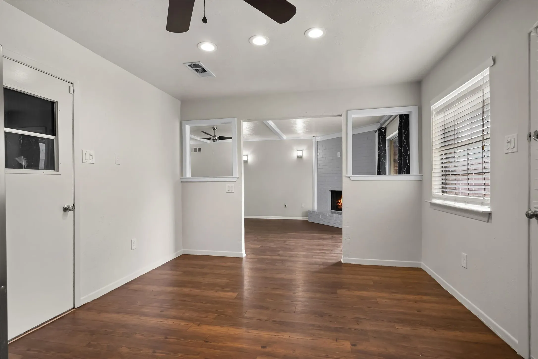 Single Family Residence For Sale in Dallas County , 2717 W Oakdale Road, Irving, Texas 75060, 3 Bedroom, 2 Bathroom, 2 Garage spaces, 1,388 Sqft, built in 1978, mls#21365769, Real Estate Agent in Irving, Homes For Sale in Dallas county, Homes For Sale in Irving, Realtor in Irving Texas, Real Estate Brokerage Independent Realty Texas, Luminita Cordes Realtor