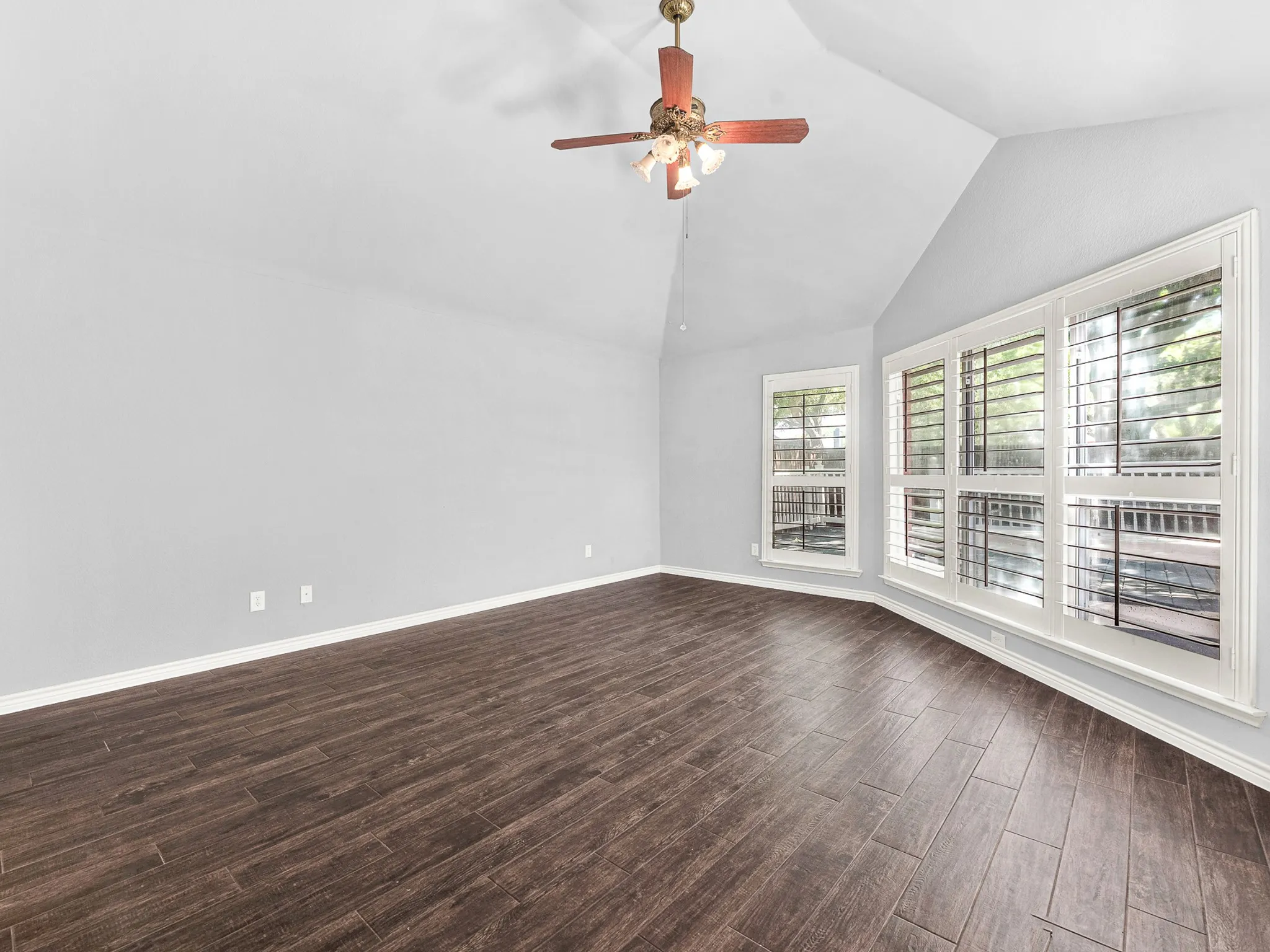 Single Family Residence For Sale in Dallas County , 2509 Pecan Meadow Drive, Garland, Texas 75040, 4 Bedroom, 2 Bathroom, 2 Garage spaces, 2,141 Sqft, built in 1996, mls#21367906, Real Estate Agent in Garland, Homes For Sale in Dallas county, Homes For Sale in Garland, Realtor in Garland Texas, Real Estate Brokerage Independent Realty Texas, Luminita Cordes Realtor