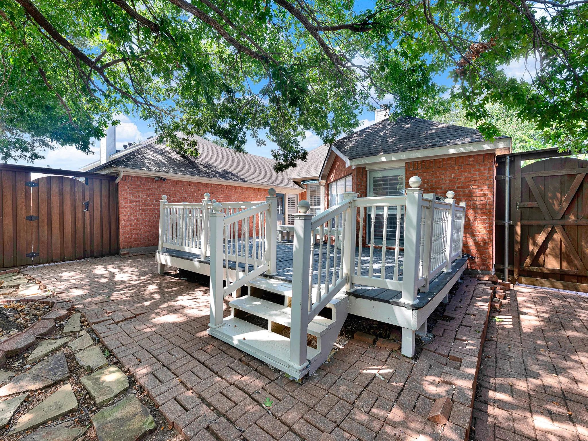 Single Family Residence For Sale in Dallas County , 2509 Pecan Meadow Drive, Garland, Texas 75040, 4 Bedroom, 2 Bathroom, 2 Garage spaces, 2,141 Sqft, built in 1996, mls#21367906, Real Estate Agent in Garland, Homes For Sale in Dallas county, Homes For Sale in Garland, Realtor in Garland Texas, Real Estate Brokerage Independent Realty Texas, Luminita Cordes Realtor