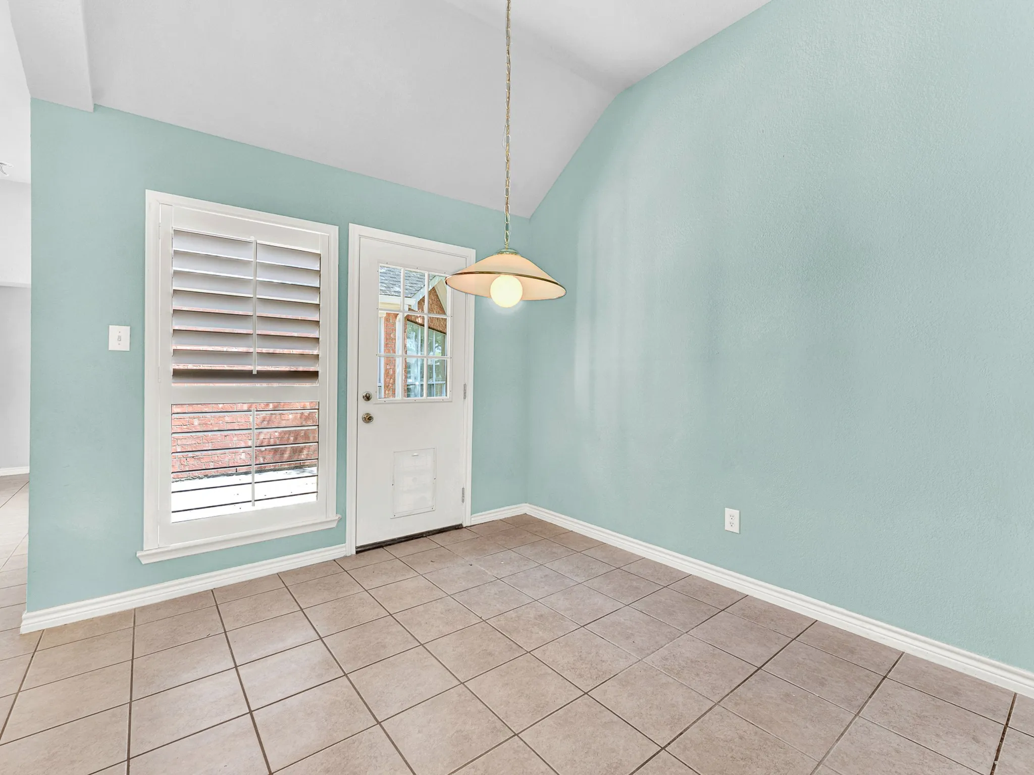 Single Family Residence For Sale in Dallas County , 2509 Pecan Meadow Drive, Garland, Texas 75040, 4 Bedroom, 2 Bathroom, 2 Garage spaces, 2,141 Sqft, built in 1996, mls#21367906, Real Estate Agent in Garland, Homes For Sale in Dallas county, Homes For Sale in Garland, Realtor in Garland Texas, Real Estate Brokerage Independent Realty Texas, Luminita Cordes Realtor
