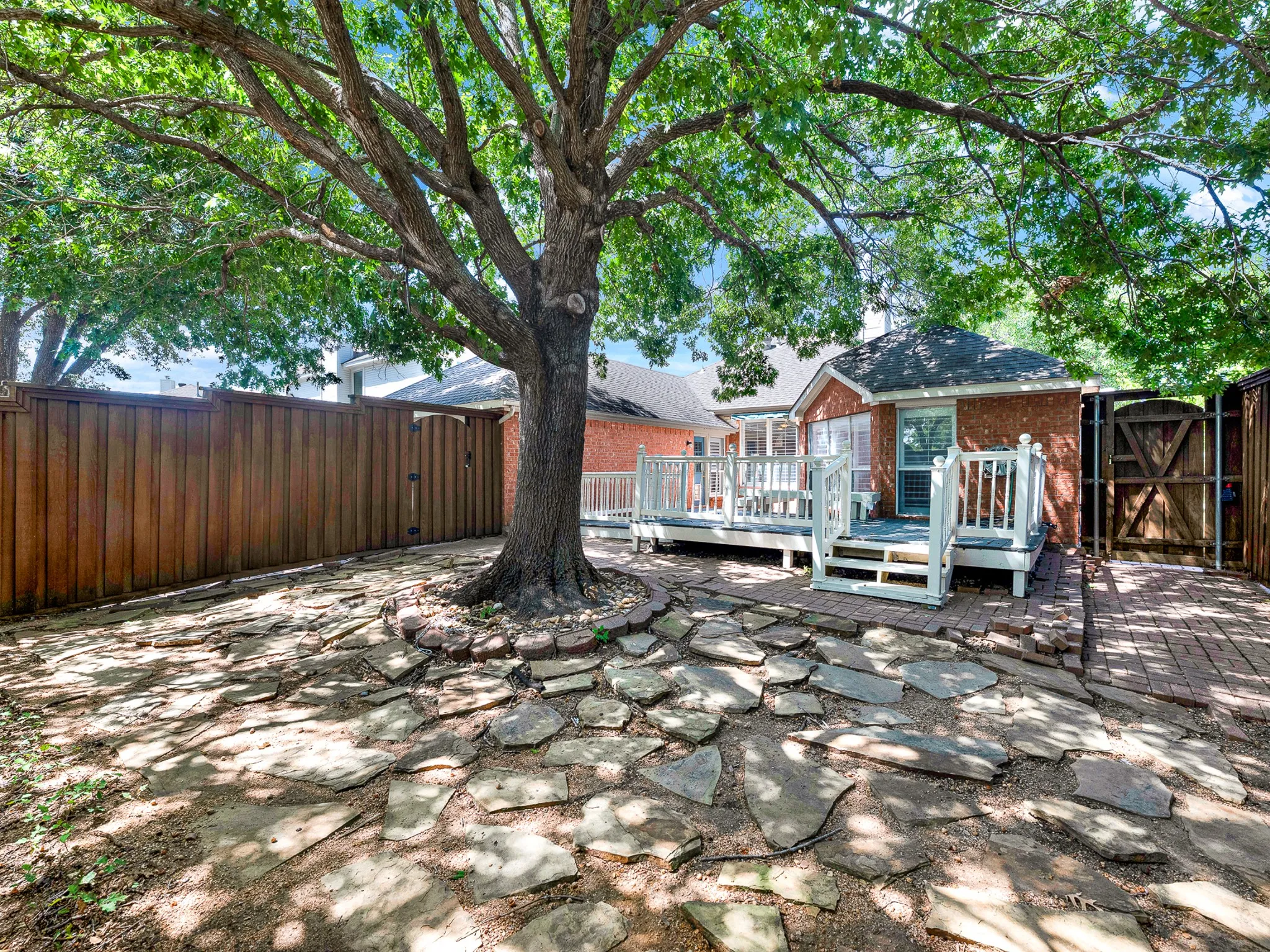 Single Family Residence For Sale in Dallas County , 2509 Pecan Meadow Drive, Garland, Texas 75040, 4 Bedroom, 2 Bathroom, 2 Garage spaces, 2,141 Sqft, built in 1996, mls#21367906, Real Estate Agent in Garland, Homes For Sale in Dallas county, Homes For Sale in Garland, Realtor in Garland Texas, Real Estate Brokerage Independent Realty Texas, Luminita Cordes Realtor