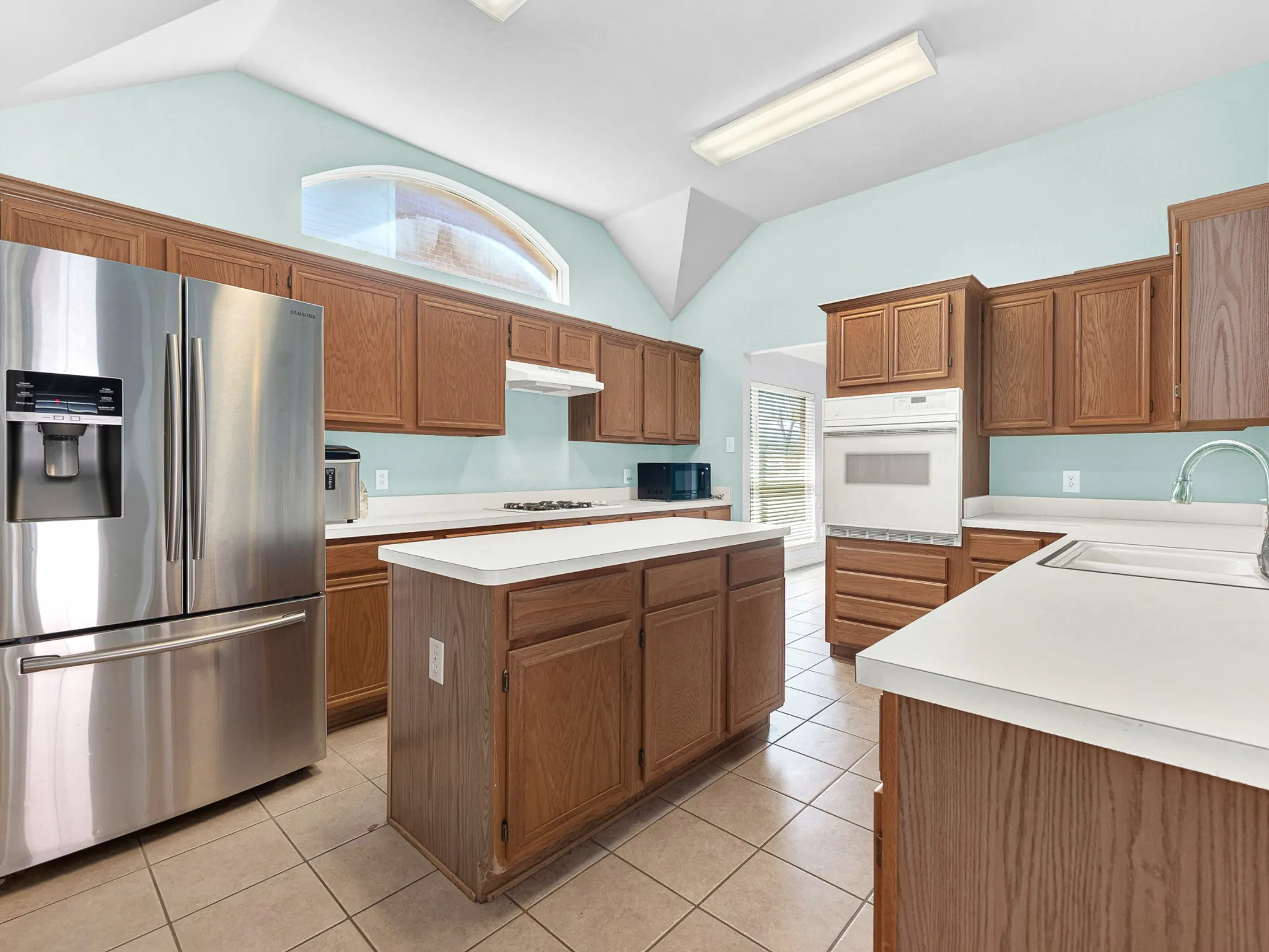 Single Family Residence For Sale in Dallas County , 2509 Pecan Meadow Drive, Garland, Texas 75040, 4 Bedroom, 2 Bathroom, 2 Garage spaces, 2,141 Sqft, built in 1996, mls#21367906, Real Estate Agent in Garland, Homes For Sale in Dallas county, Homes For Sale in Garland, Realtor in Garland Texas, Real Estate Brokerage Independent Realty Texas, Luminita Cordes Realtor