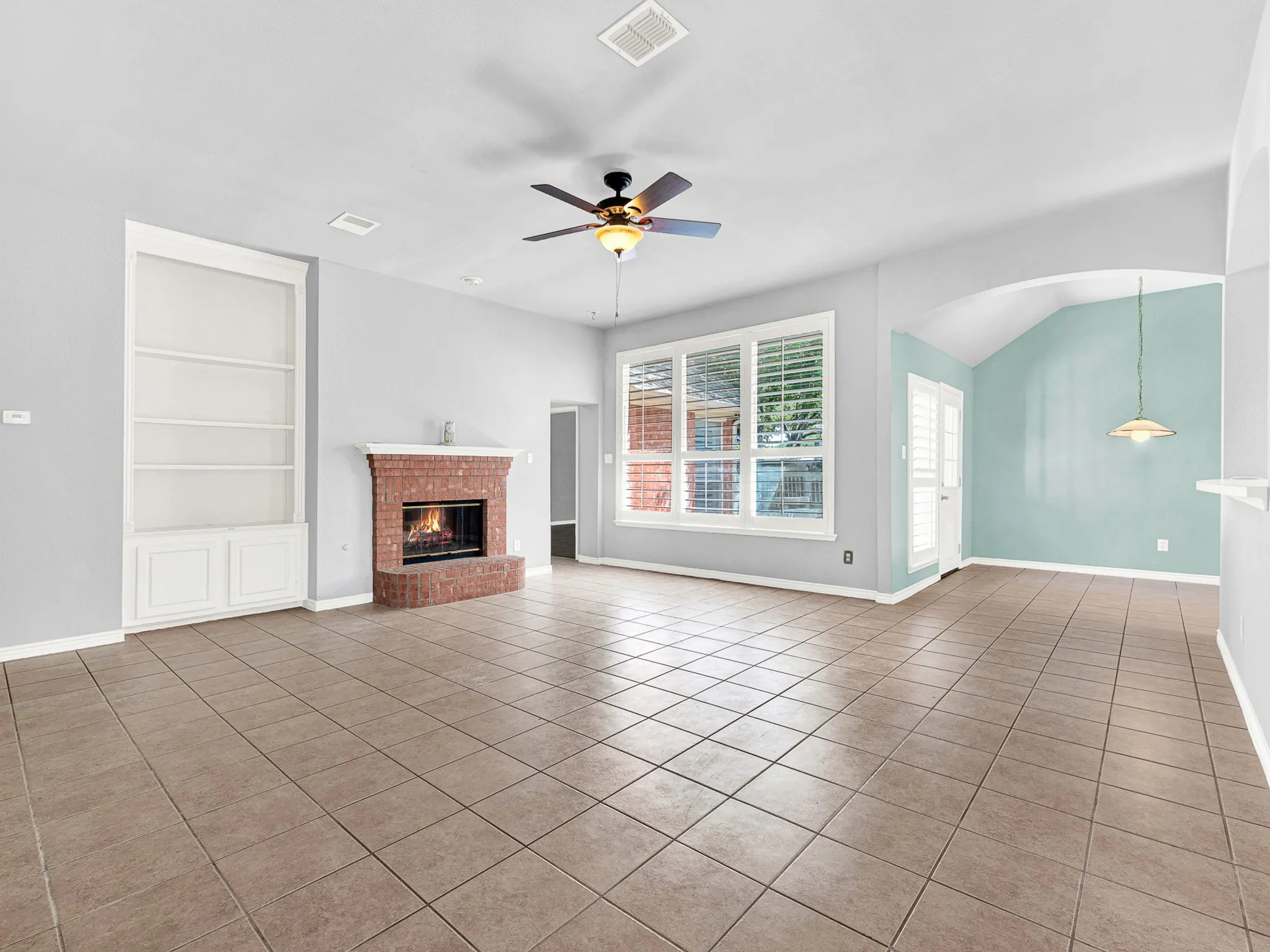 Single Family Residence For Sale in Dallas County , 2509 Pecan Meadow Drive, Garland, Texas 75040, 4 Bedroom, 2 Bathroom, 2 Garage spaces, 2,141 Sqft, built in 1996, mls#21367906, Real Estate Agent in Garland, Homes For Sale in Dallas county, Homes For Sale in Garland, Realtor in Garland Texas, Real Estate Brokerage Independent Realty Texas, Luminita Cordes Realtor