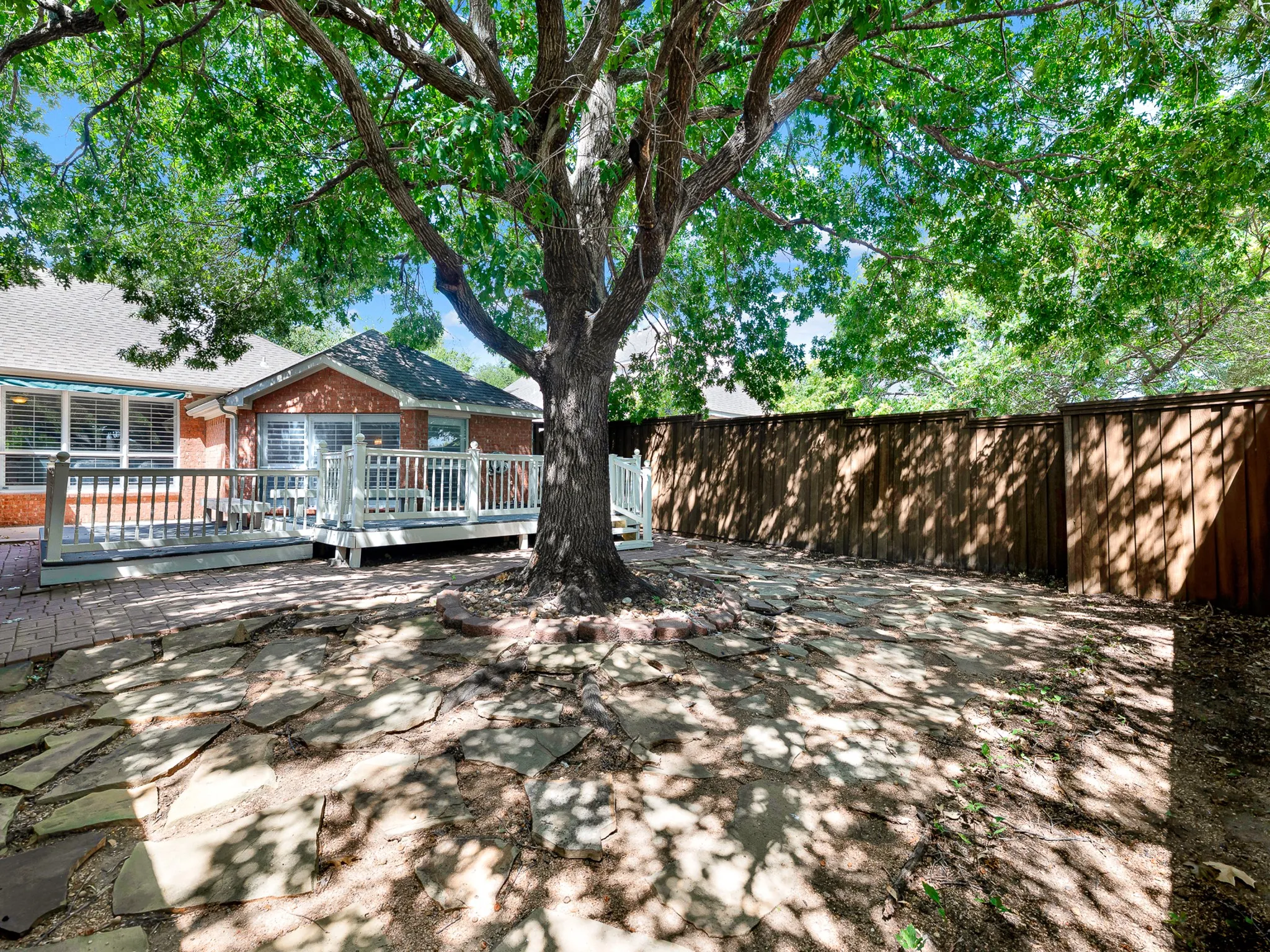 Single Family Residence For Sale in Dallas County , 2509 Pecan Meadow Drive, Garland, Texas 75040, 4 Bedroom, 2 Bathroom, 2 Garage spaces, 2,141 Sqft, built in 1996, mls#21367906, Real Estate Agent in Garland, Homes For Sale in Dallas county, Homes For Sale in Garland, Realtor in Garland Texas, Real Estate Brokerage Independent Realty Texas, Luminita Cordes Realtor