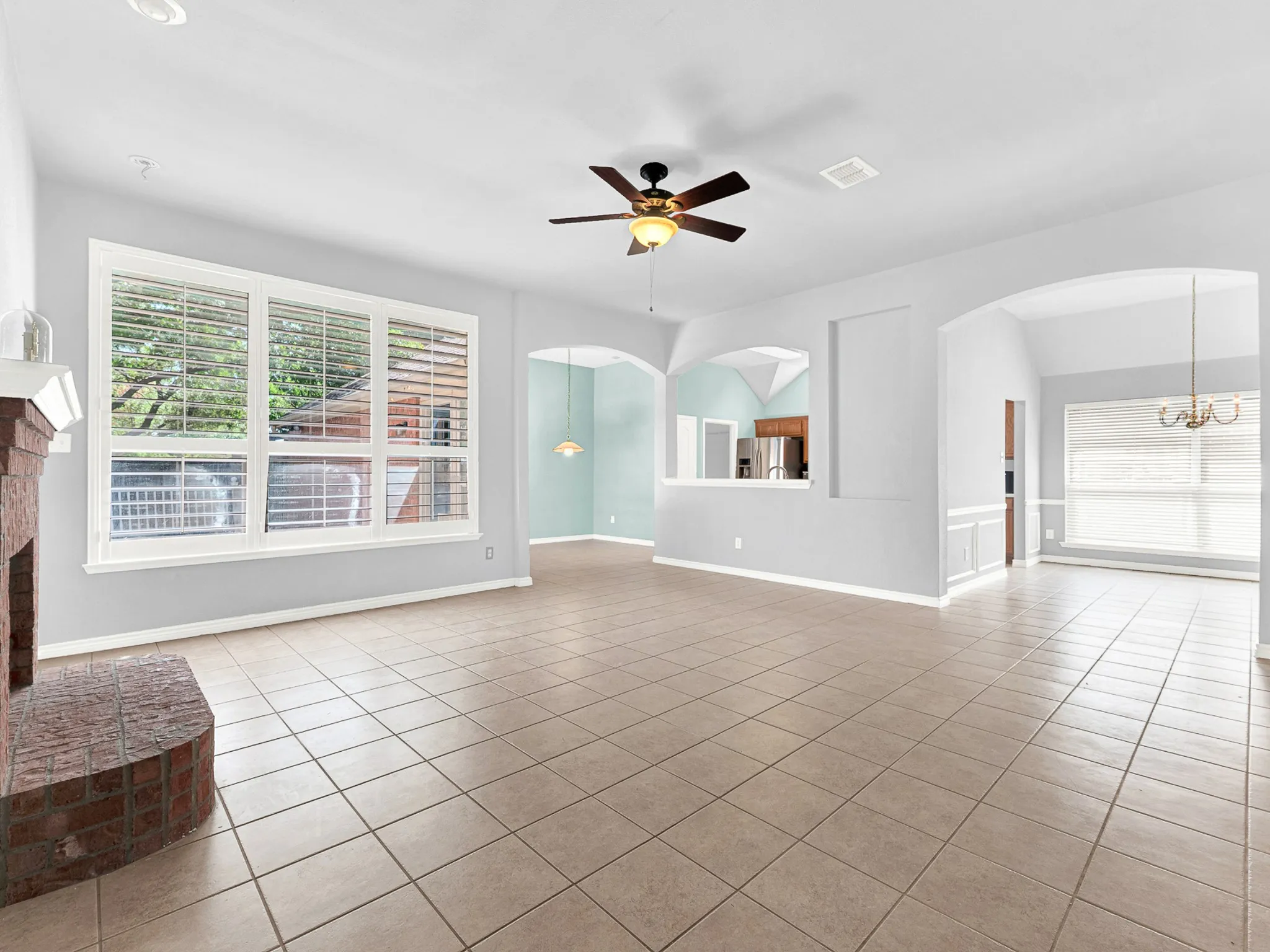 Single Family Residence For Sale in Dallas County , 2509 Pecan Meadow Drive, Garland, Texas 75040, 4 Bedroom, 2 Bathroom, 2 Garage spaces, 2,141 Sqft, built in 1996, mls#21367906, Real Estate Agent in Garland, Homes For Sale in Dallas county, Homes For Sale in Garland, Realtor in Garland Texas, Real Estate Brokerage Independent Realty Texas, Luminita Cordes Realtor