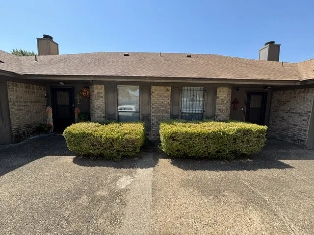 Duplex For Sale in Tarrant County , 4517 Tall Meadow Lane 4519, Fort Worth, Texas 76133, 4 Bedroom, 4 Bathroom, 4 Garage spaces, 0 Sqft, built in 1983, mls#21351223, Real Estate Agent in Fort Worth, Homes For Sale in Tarrant county, Homes For Sale in Fort Worth, Realtor in Fort Worth Texas, Real Estate Brokerage Independent Realty Texas, Luminita Cordes Realtor