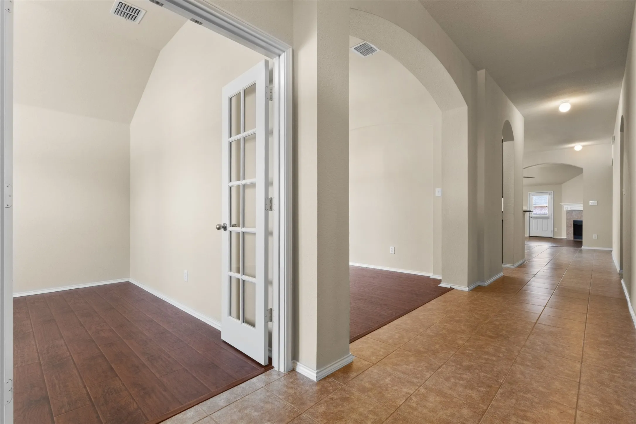 Single Family Residence For Rent in Tarrant County , 714 Bastrop Drive, Arlington, Texas 76002, 3 Bedroom, 2 Bathroom, 2 Garage spaces, 2,101 Sqft, built in 2008, mls#21367915, Real Estate Agent in Arlington, Homes For Rent in Tarrant county, Homes For Rent in Arlington, Realtor in Arlington Texas, Real Estate Brokerage Independent Realty Texas, Luminita Cordes Realtor