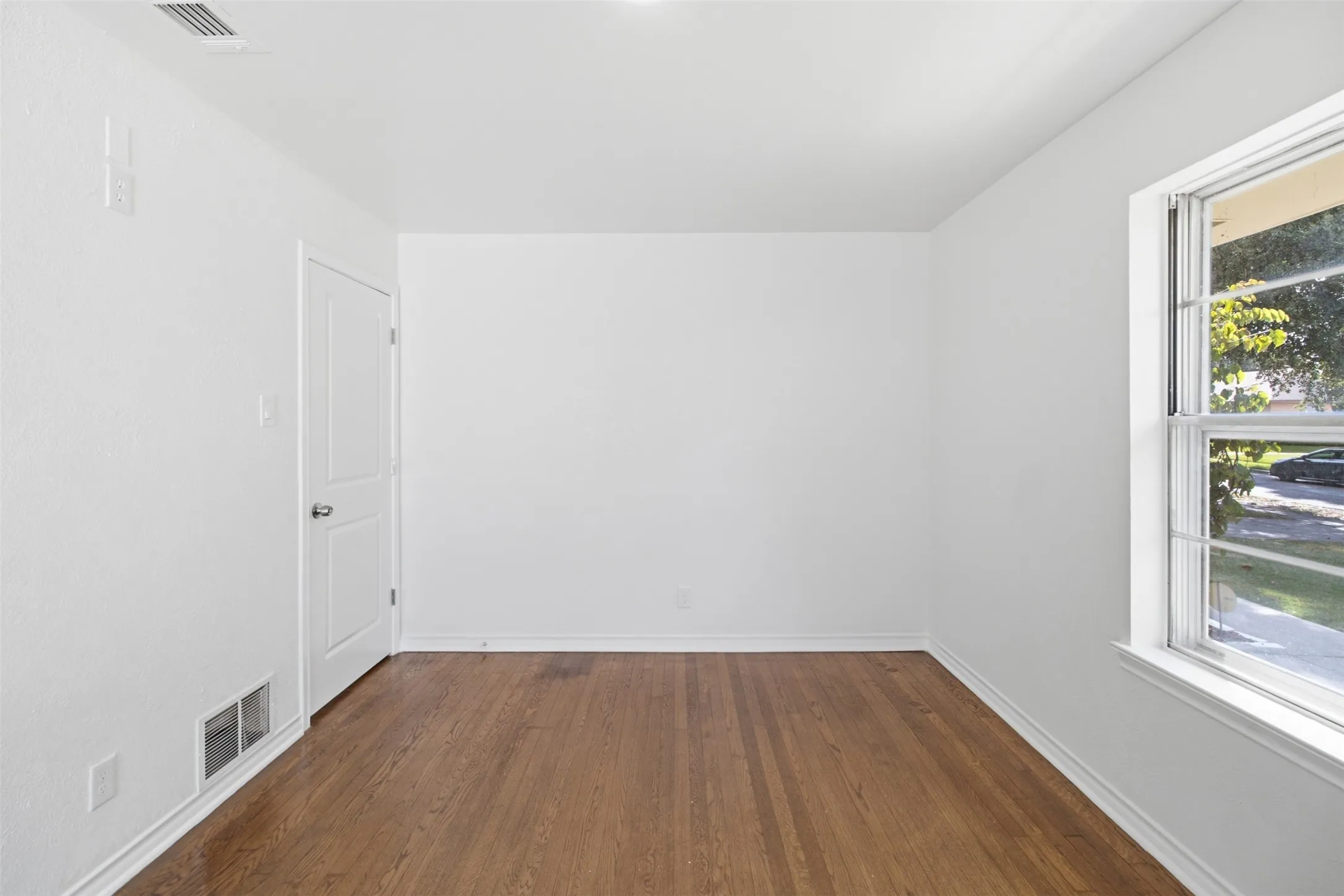 Single Family Residence For Sale in Dallas County , 11022 Dunaway Drive, Dallas, Texas 75228, 4 Bedroom, 3 Bathroom, Garage spaces, 1,658 Sqft, built in 1958, mls#21365533, Real Estate Agent in Dallas, Homes For Sale in Dallas county, Homes For Sale in Dallas, Realtor in Dallas Texas, Real Estate Brokerage Independent Realty Texas, Luminita Cordes Realtor