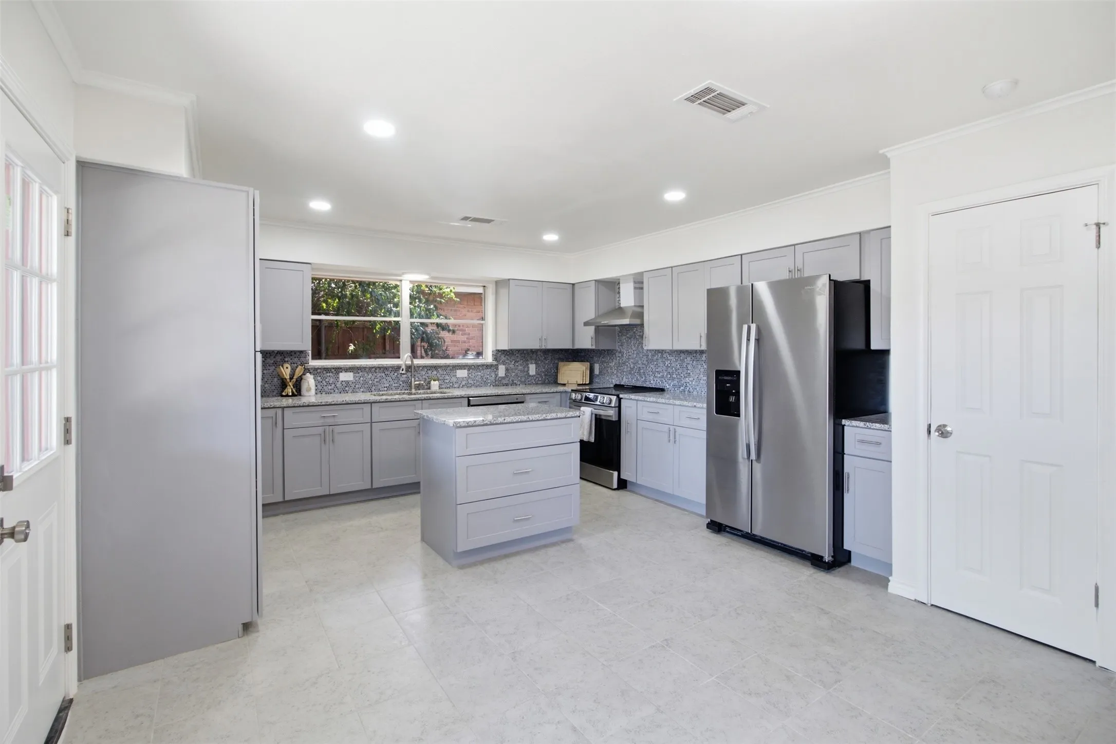 Single Family Residence For Sale in Dallas County , 11022 Dunaway Drive, Dallas, Texas 75228, 4 Bedroom, 3 Bathroom, Garage spaces, 1,658 Sqft, built in 1958, mls#21365533, Real Estate Agent in Dallas, Homes For Sale in Dallas county, Homes For Sale in Dallas, Realtor in Dallas Texas, Real Estate Brokerage Independent Realty Texas, Luminita Cordes Realtor