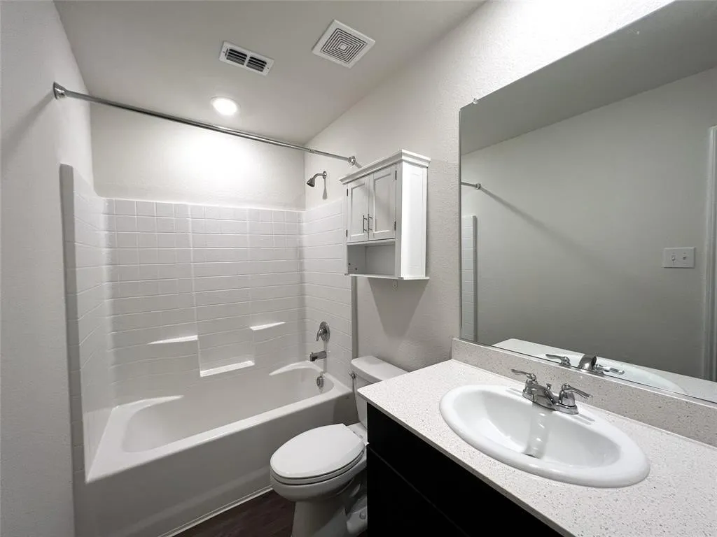 White subway tile shower surround with integrated tub